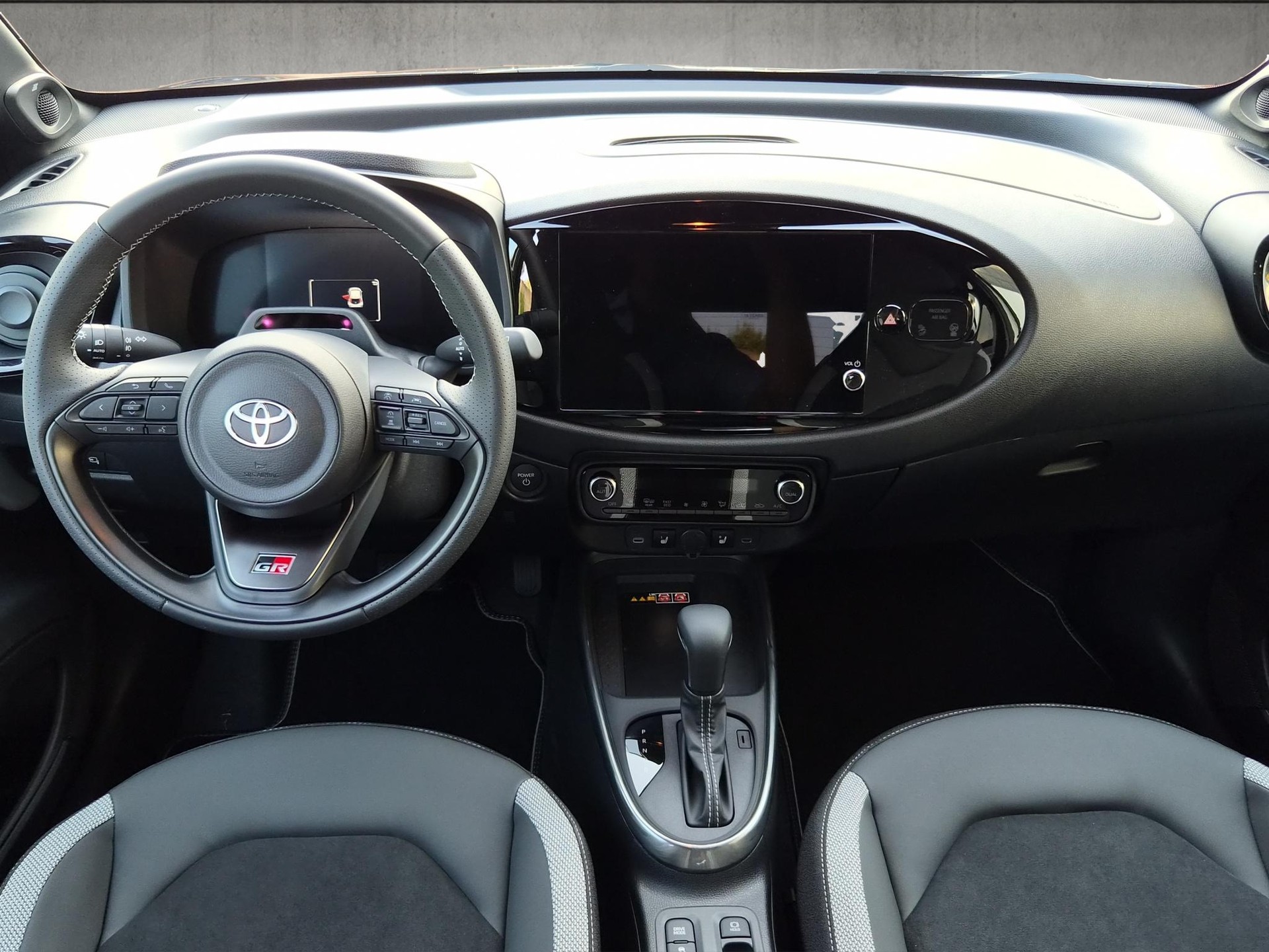 TOYOTA Aygo X 1.5 VVT-i HSD GR Sport-image-10
