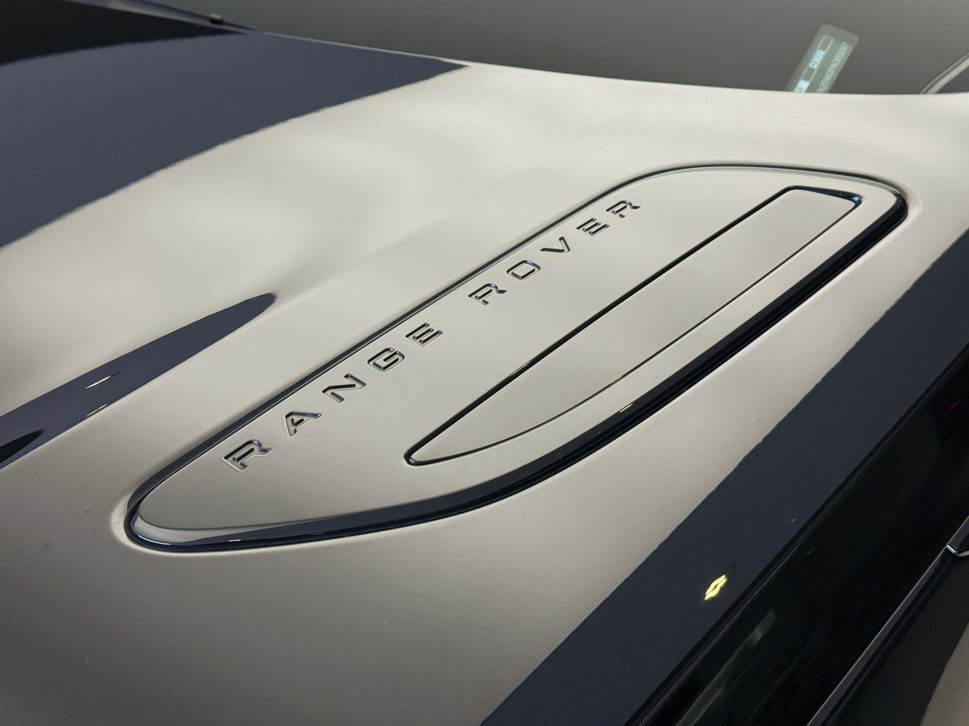 LAND ROVER Range Rover Velar R-Dynamic D 300 I6 MHEV SE Automatic-image-11
