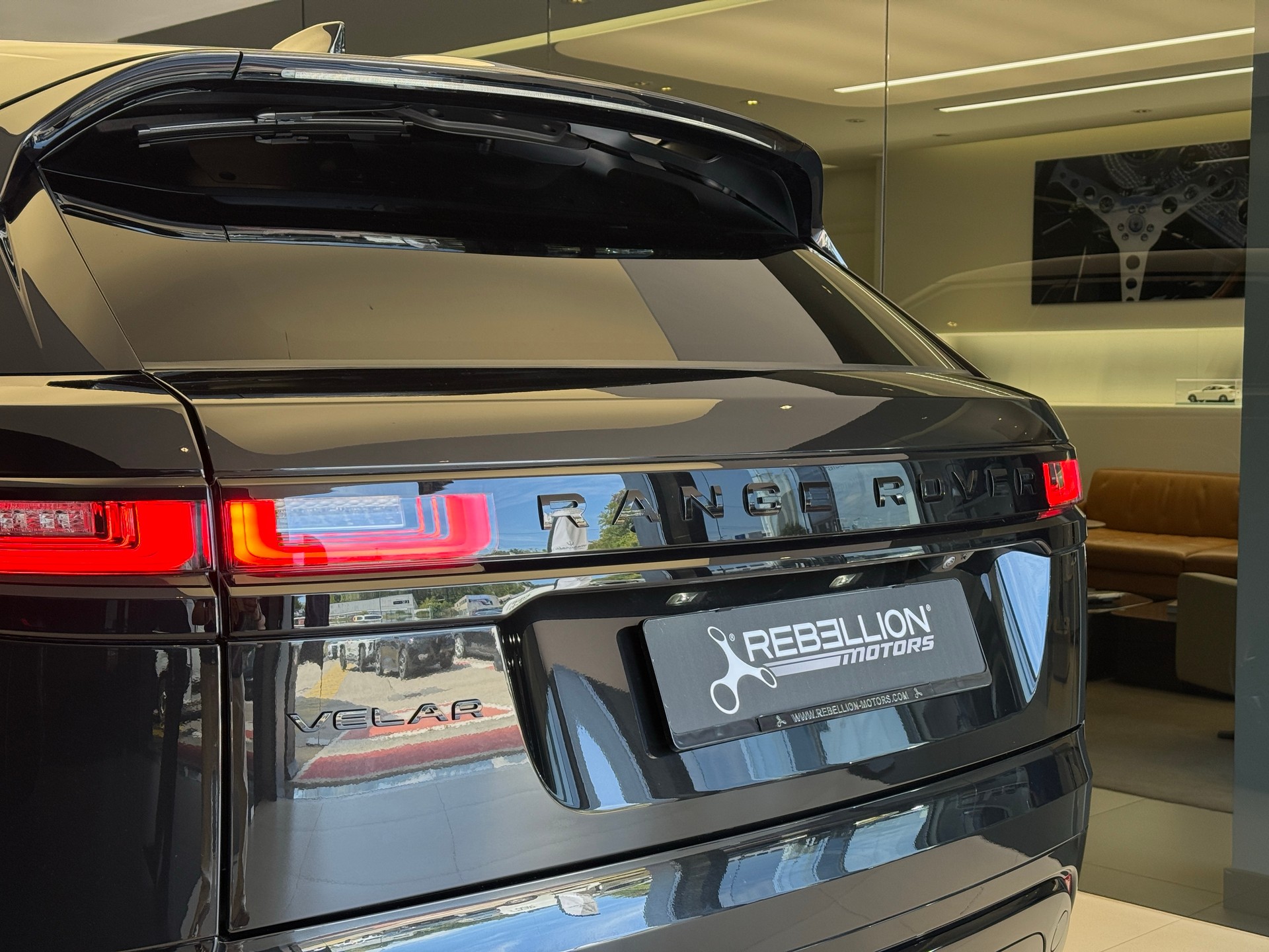 LAND ROVER Range Rover Velar R-Dynamic D 300 I6 MHEV SE Automatic-image-10