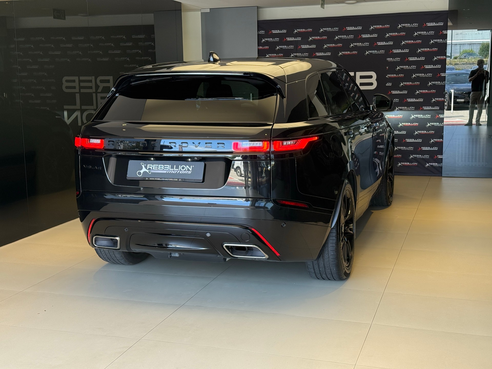 LAND ROVER Range Rover Velar R-Dynamic D 300 I6 MHEV SE Automatic-image-6