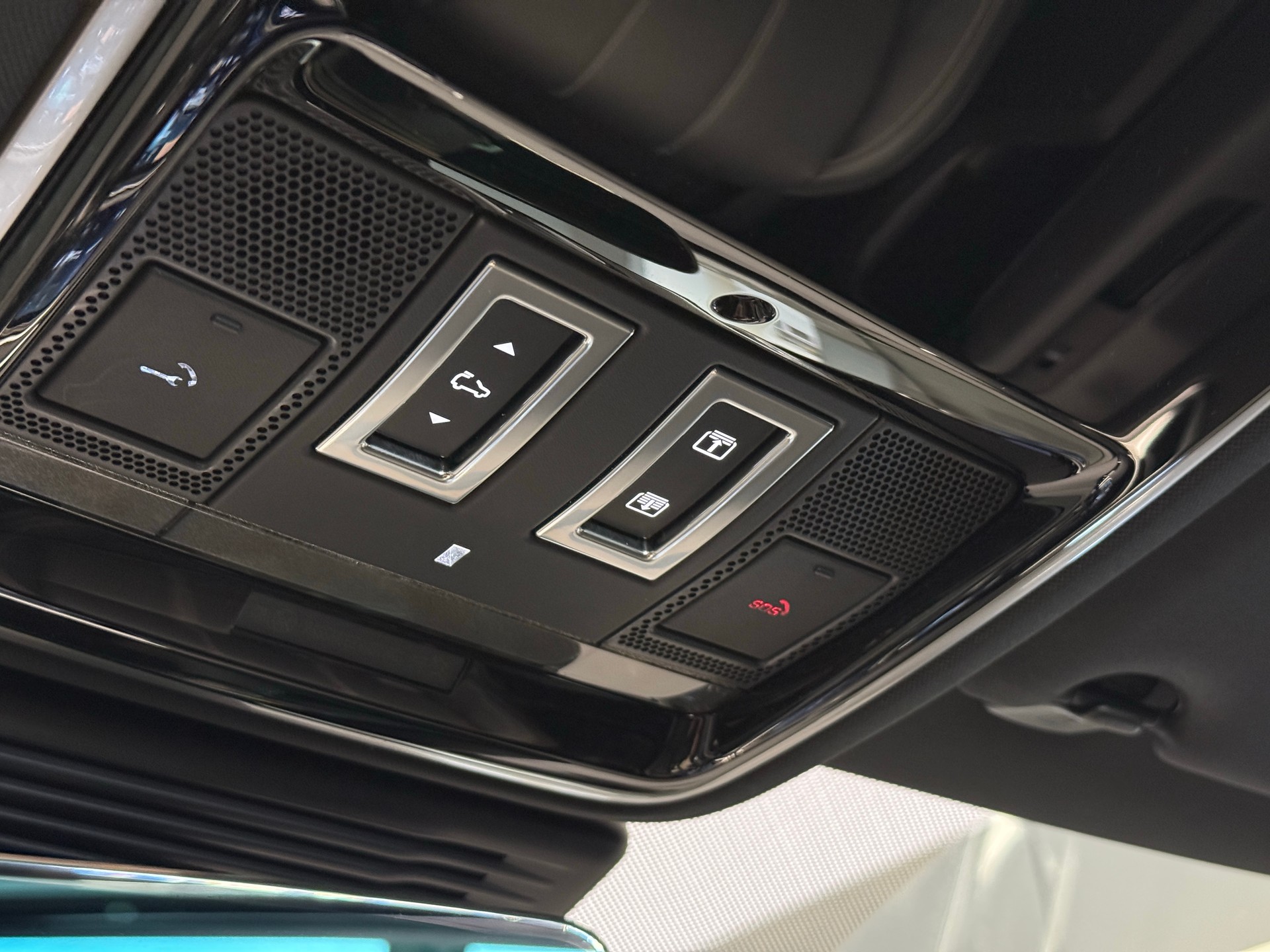 LAND ROVER Range Rover Velar R-Dynamic D 300 I6 MHEV SE Automatic-image-18