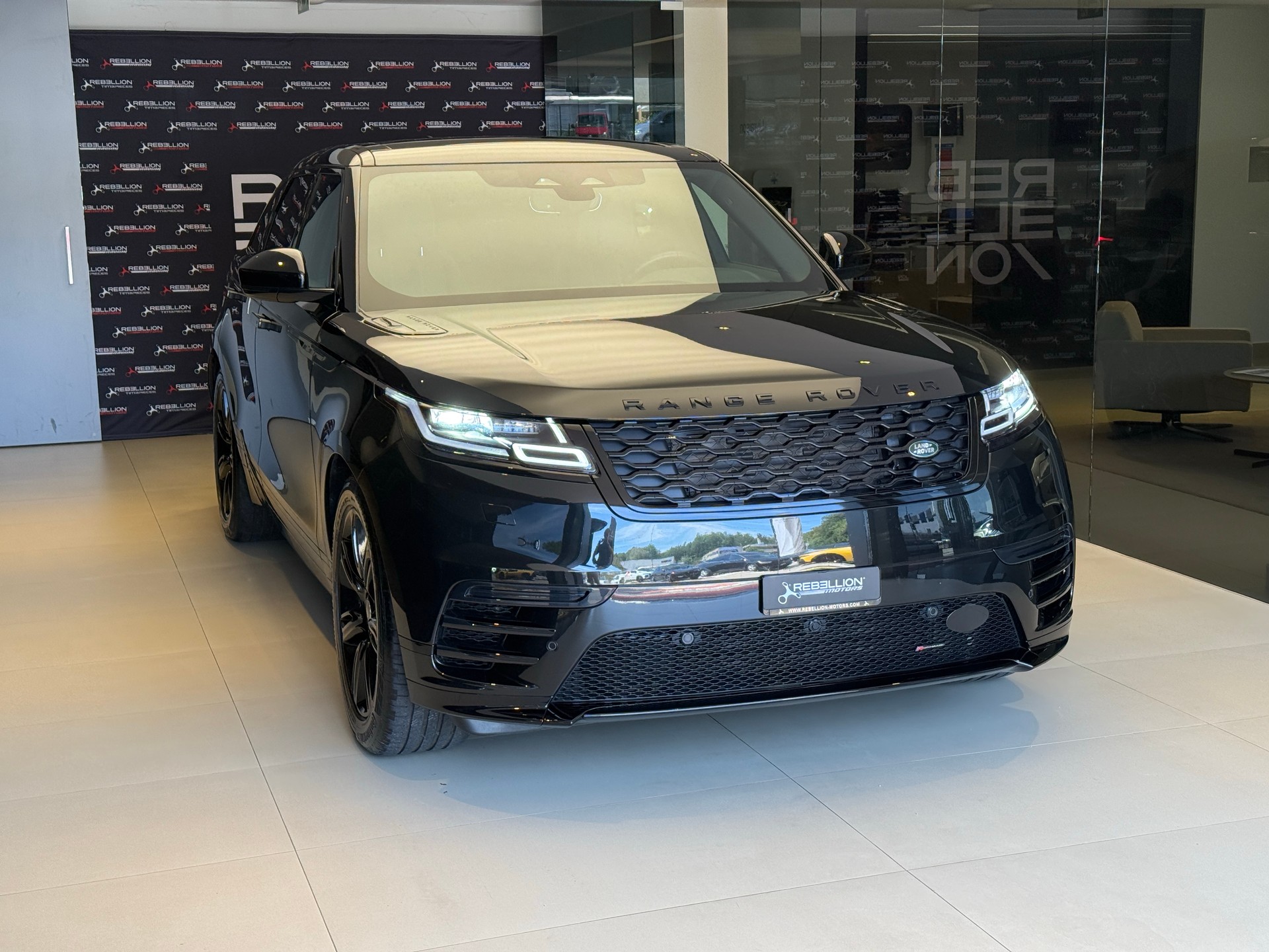 LAND ROVER Range Rover Velar R-Dynamic D 300 I6 MHEV SE Automatic-image-2