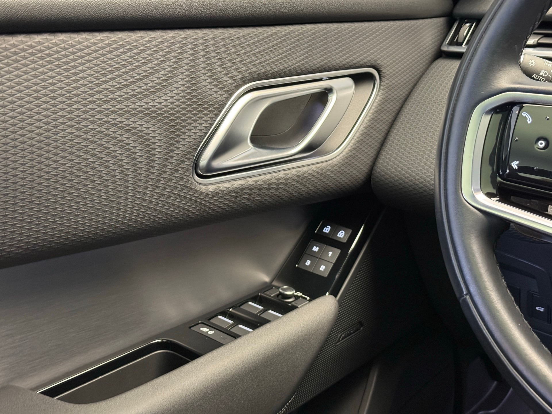LAND ROVER Range Rover Velar R-Dynamic D 300 I6 MHEV SE Automatic-image-19