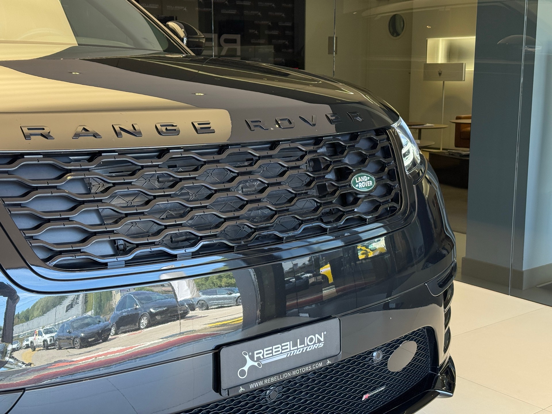 LAND ROVER Range Rover Velar R-Dynamic D 300 I6 MHEV SE Automatic-image-4