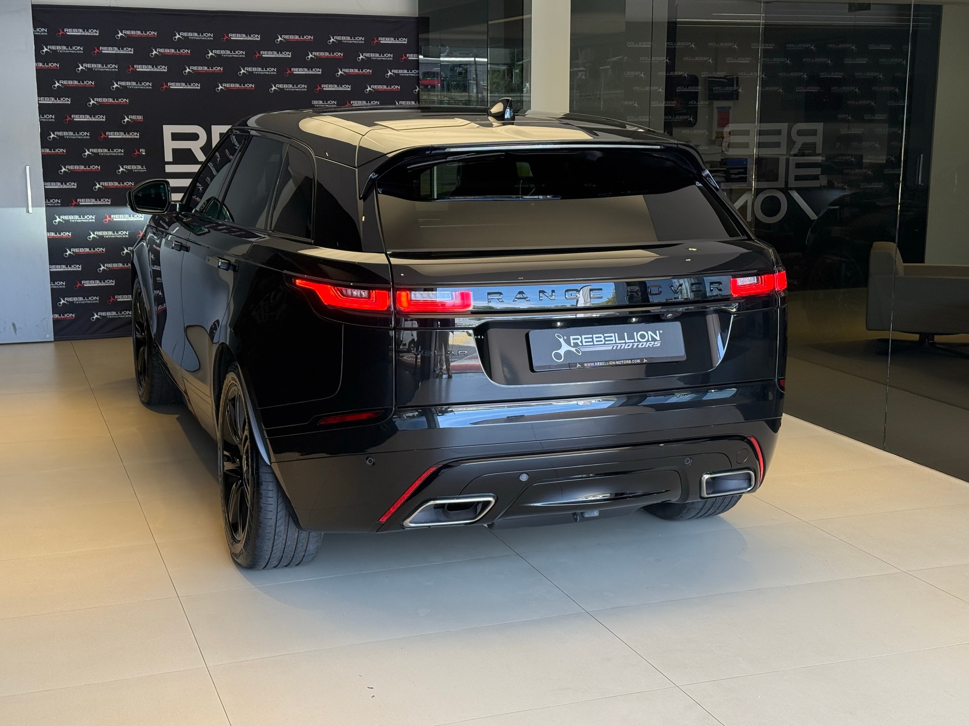 LAND ROVER Range Rover Velar R-Dynamic D 300 I6 MHEV SE Automatic-image-8