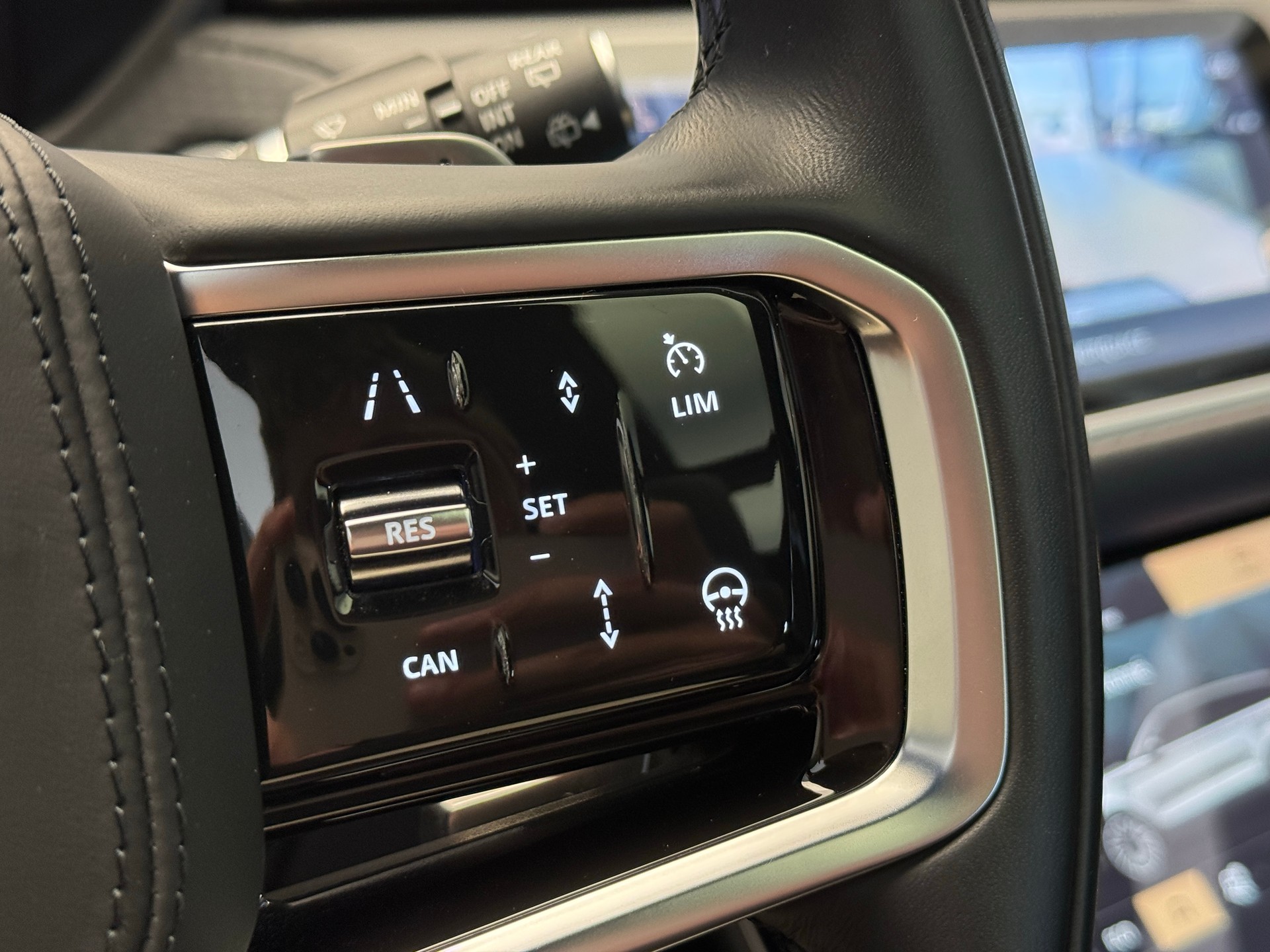 LAND ROVER Range Rover Velar R-Dynamic D 300 I6 MHEV SE Automatic-image-16