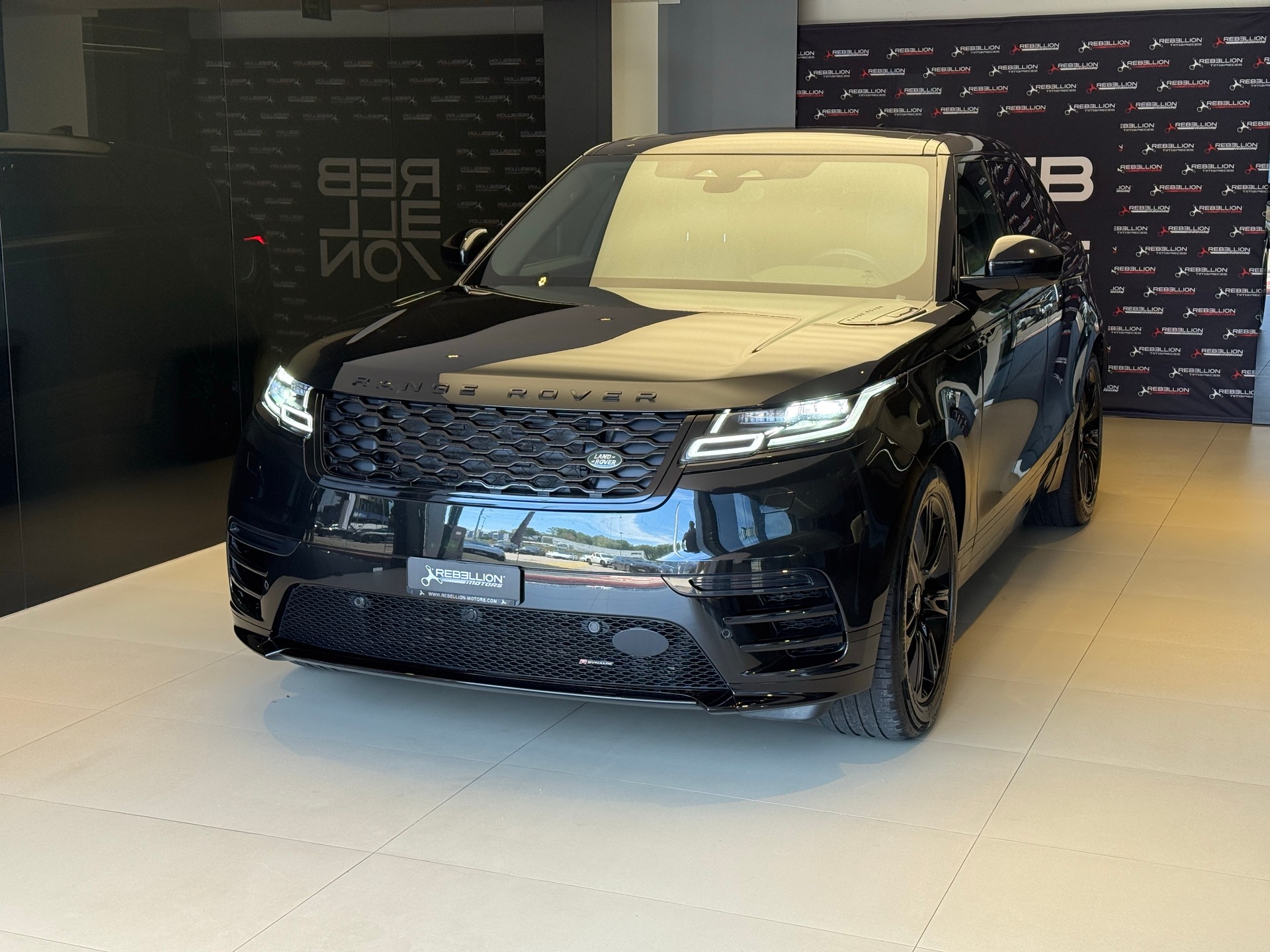 LAND ROVER Range Rover Velar R-Dynamic D 300 I6 MHEV SE Automatic-image-0
