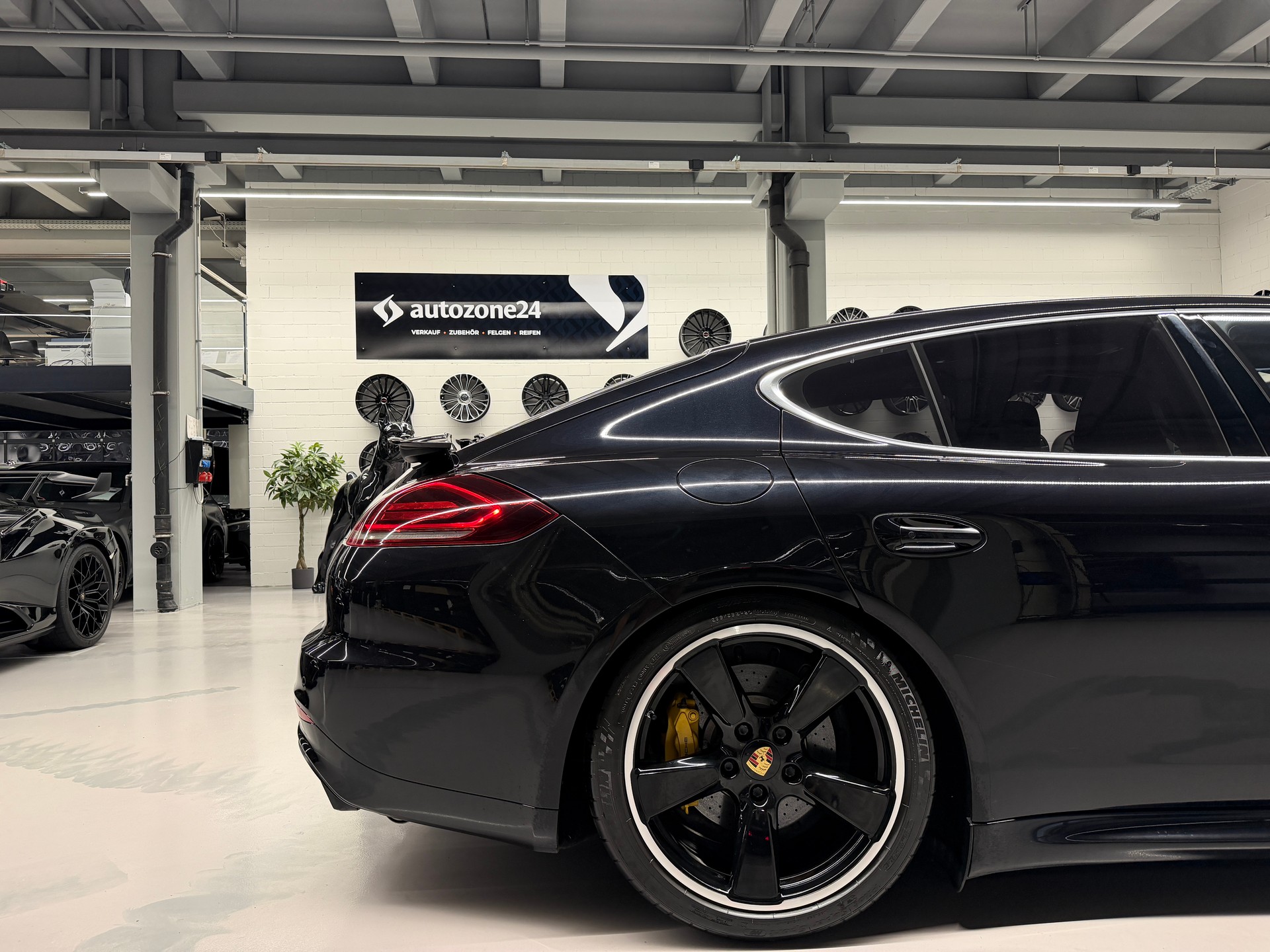 PORSCHE Panamera 4.8 V8 Turbo S PDK *570 PS*Bose Surround Soundsystem*Luftfederung*Carbon-fiber trim*-image-11