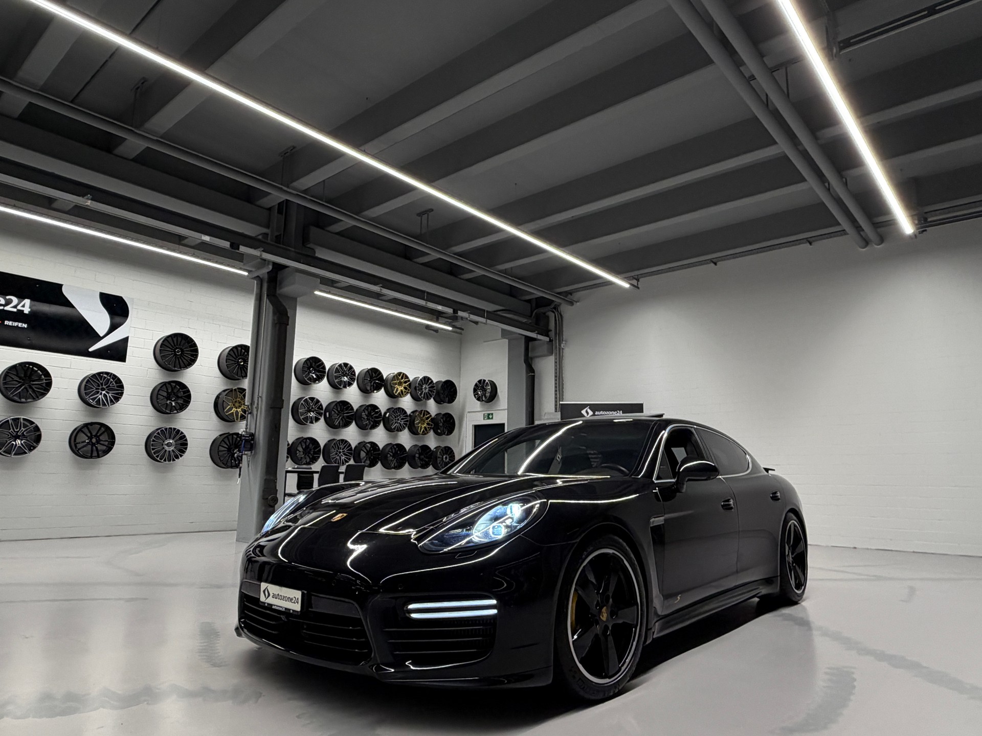 PORSCHE Panamera 4.8 V8 Turbo S PDK *570 PS*Bose Surround Soundsystem*Luftfederung*Carbon-fiber trim*-image-1