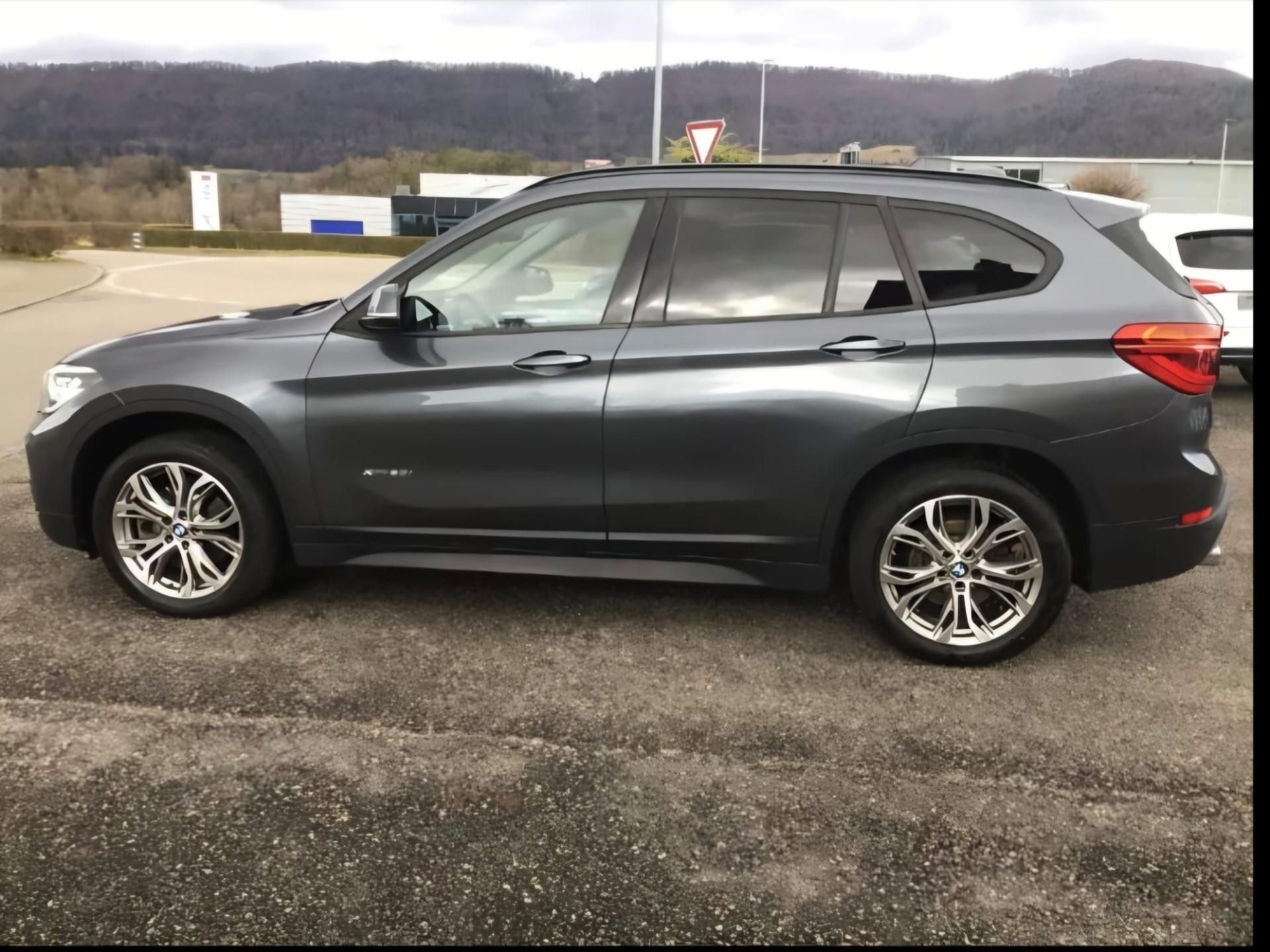 BMW 20i xDrive-image-5