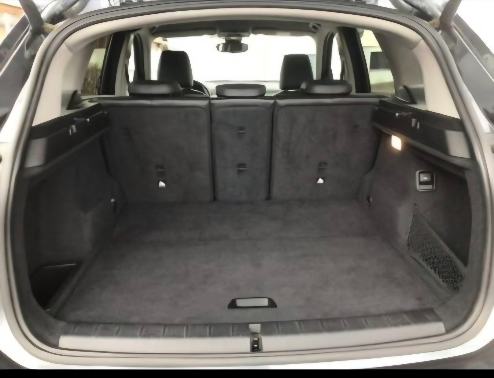 BMW 20i xDrive-image-6