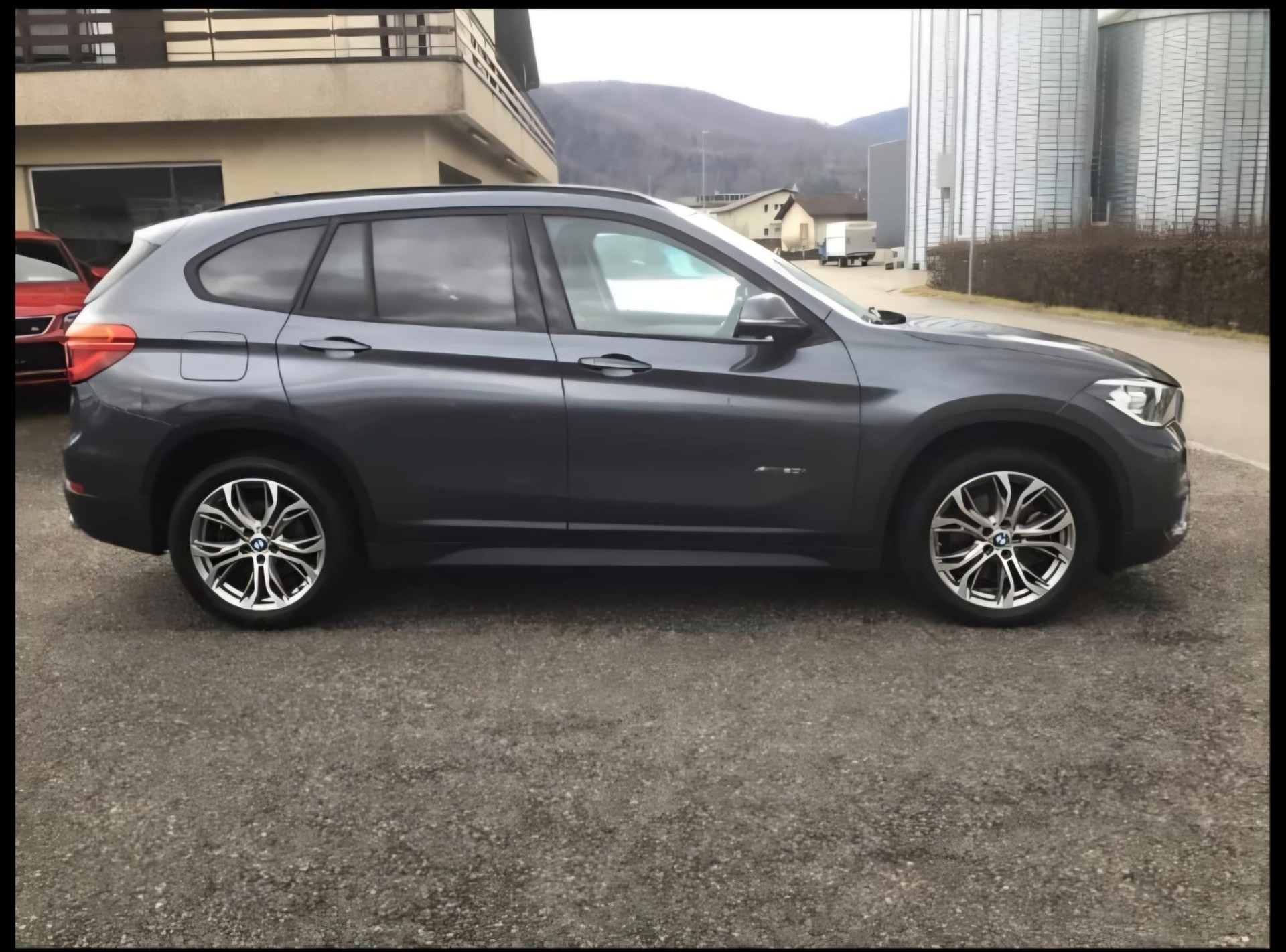 BMW 20i xDrive-image-2