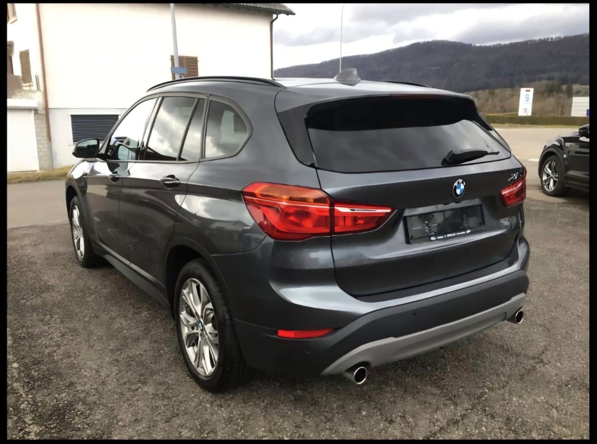 BMW 20i xDrive-image-4