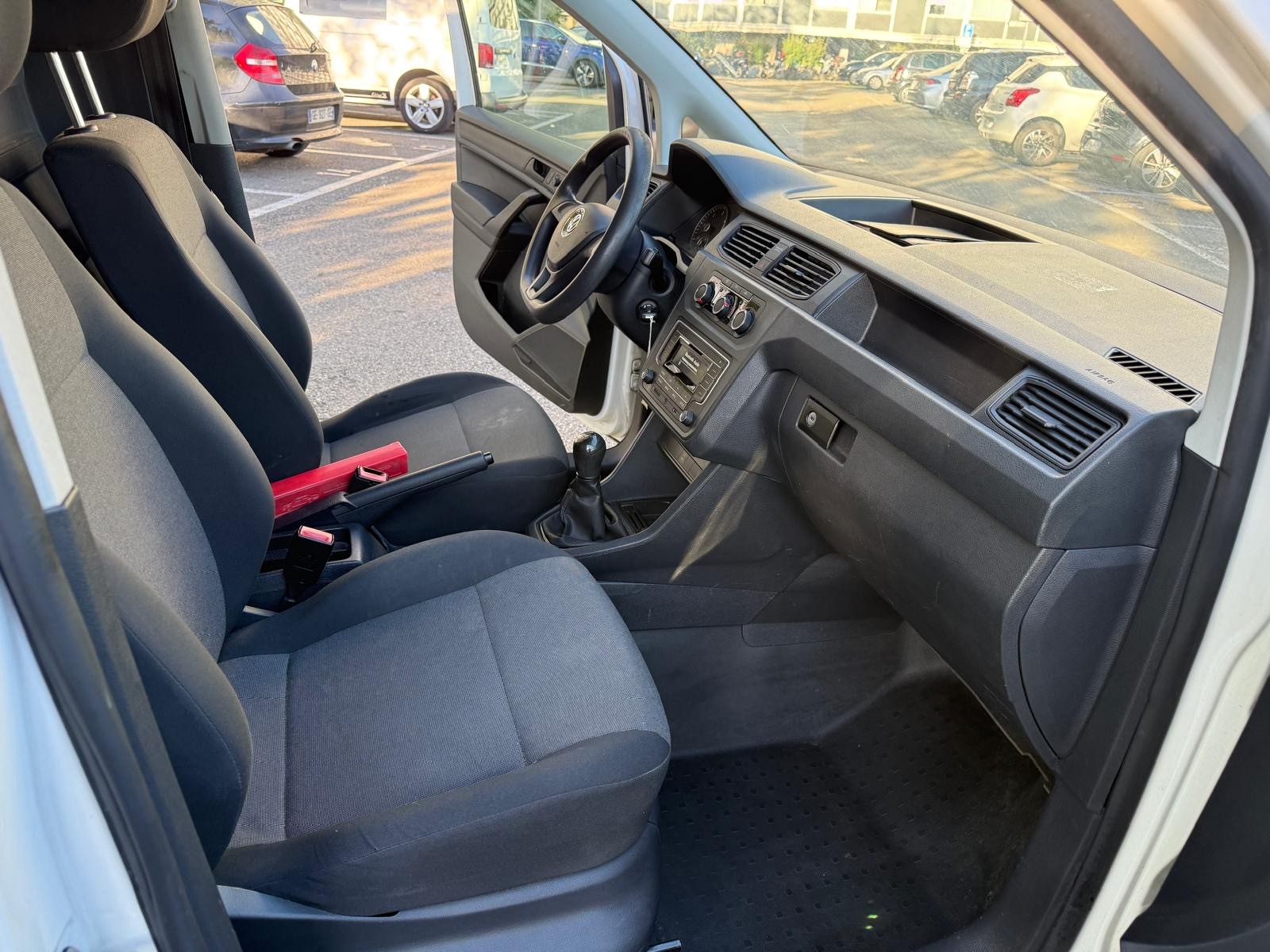 VW Caddy 2.0TDI BlueMotion Technology-image-10