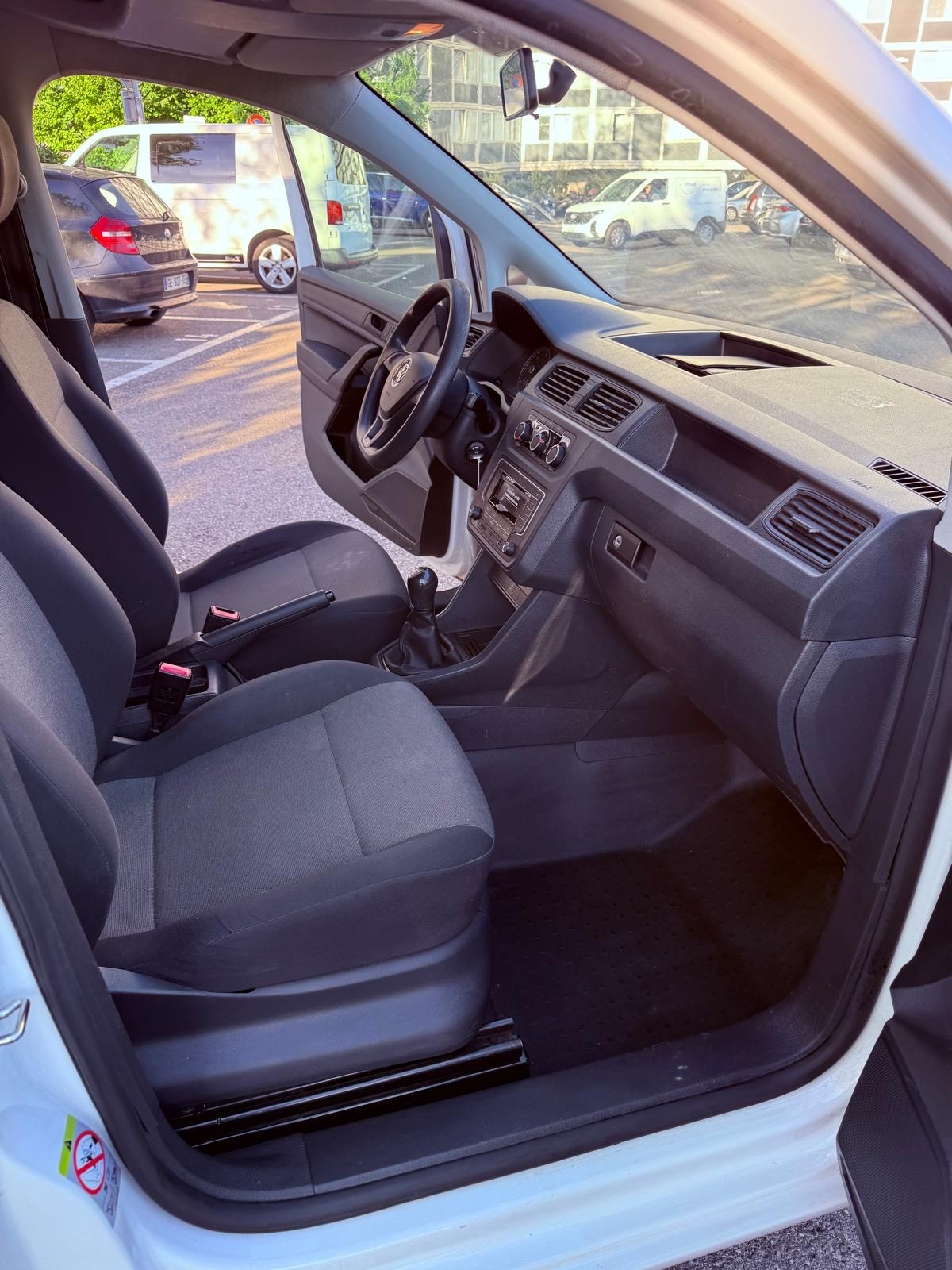 VW Caddy 2.0TDI BlueMotion Technology-image-13