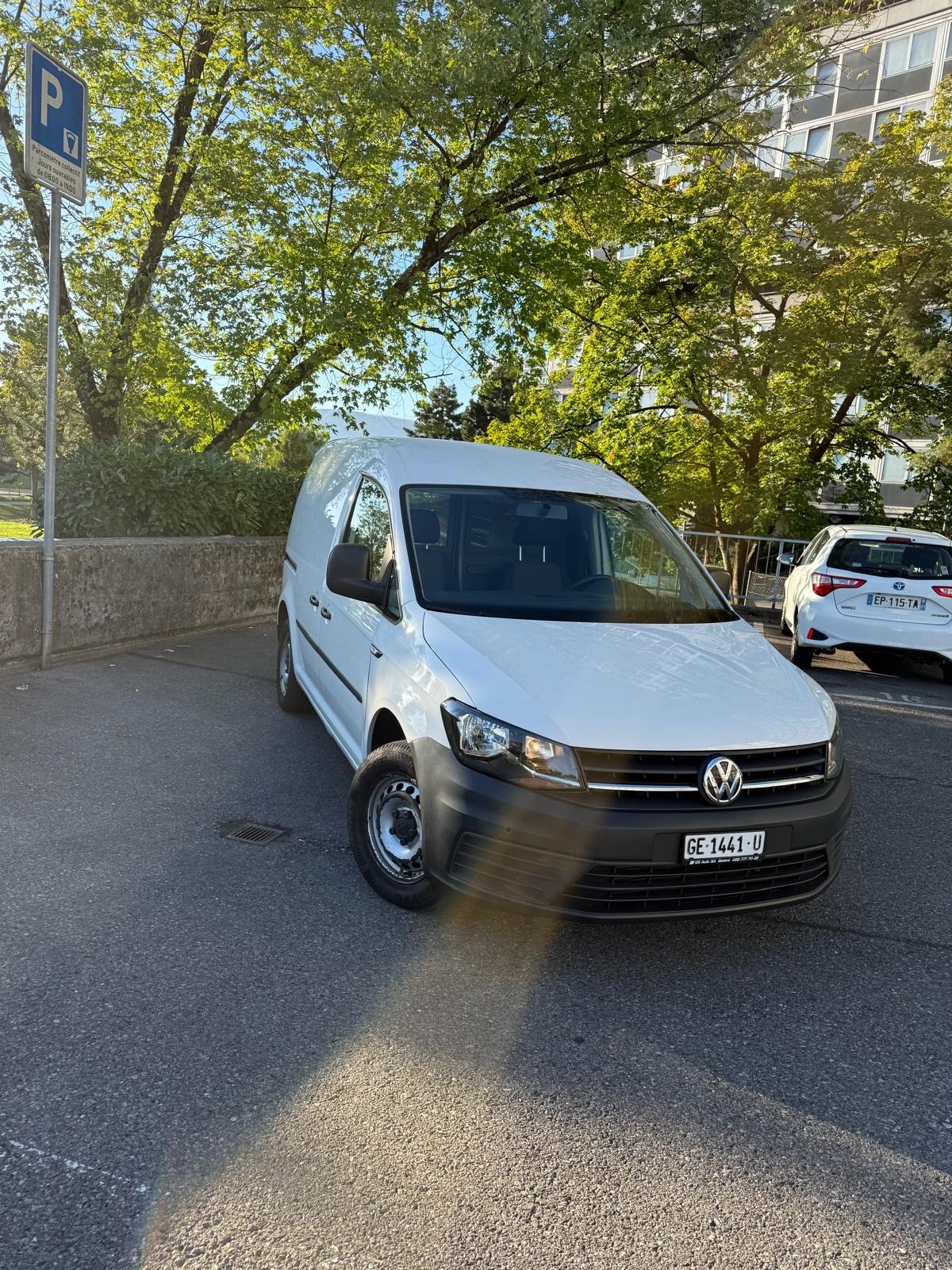 VW Caddy 2.0TDI BlueMotion Technology-image-1