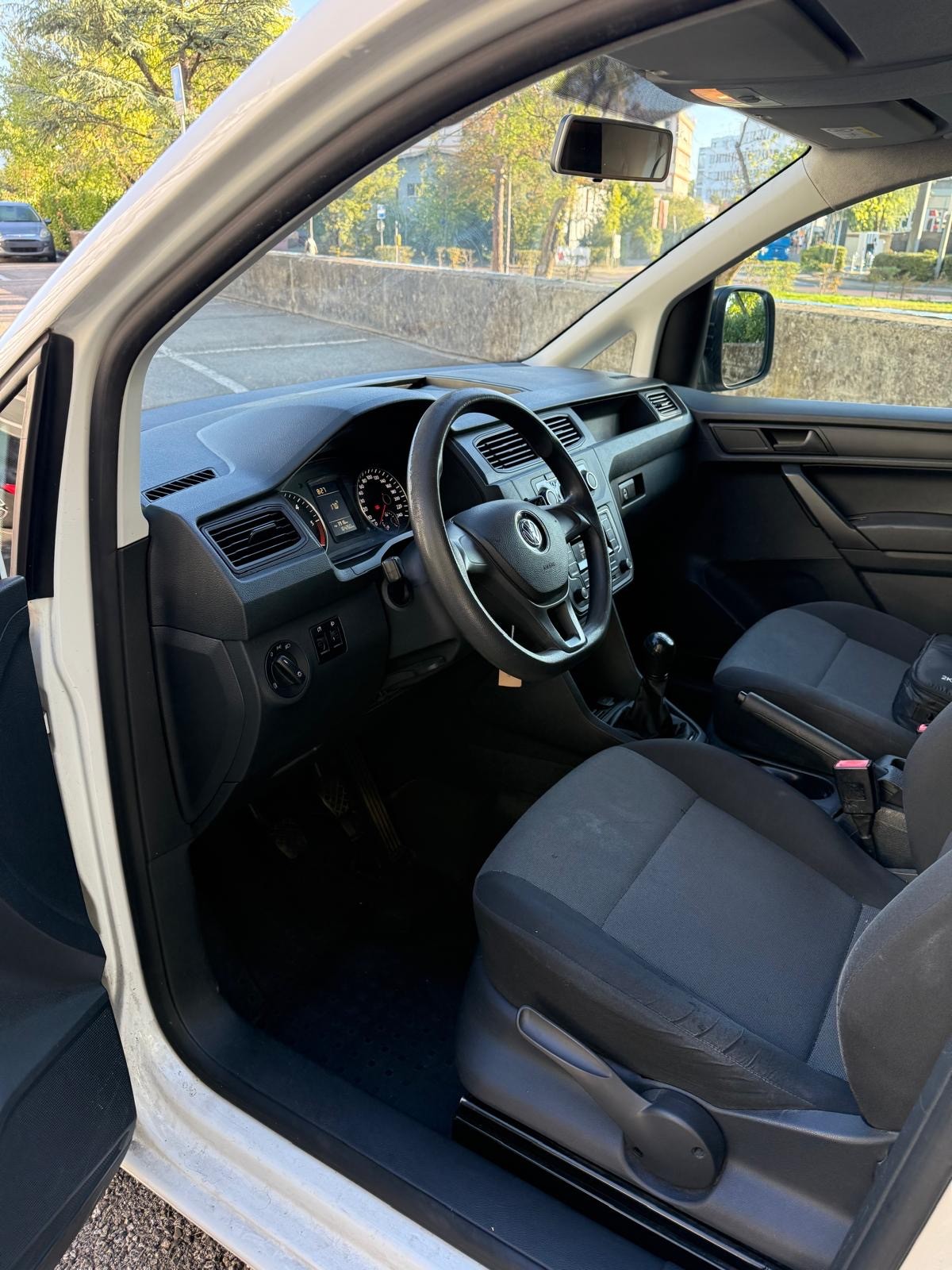 VW Caddy 2.0TDI BlueMotion Technology-image-9