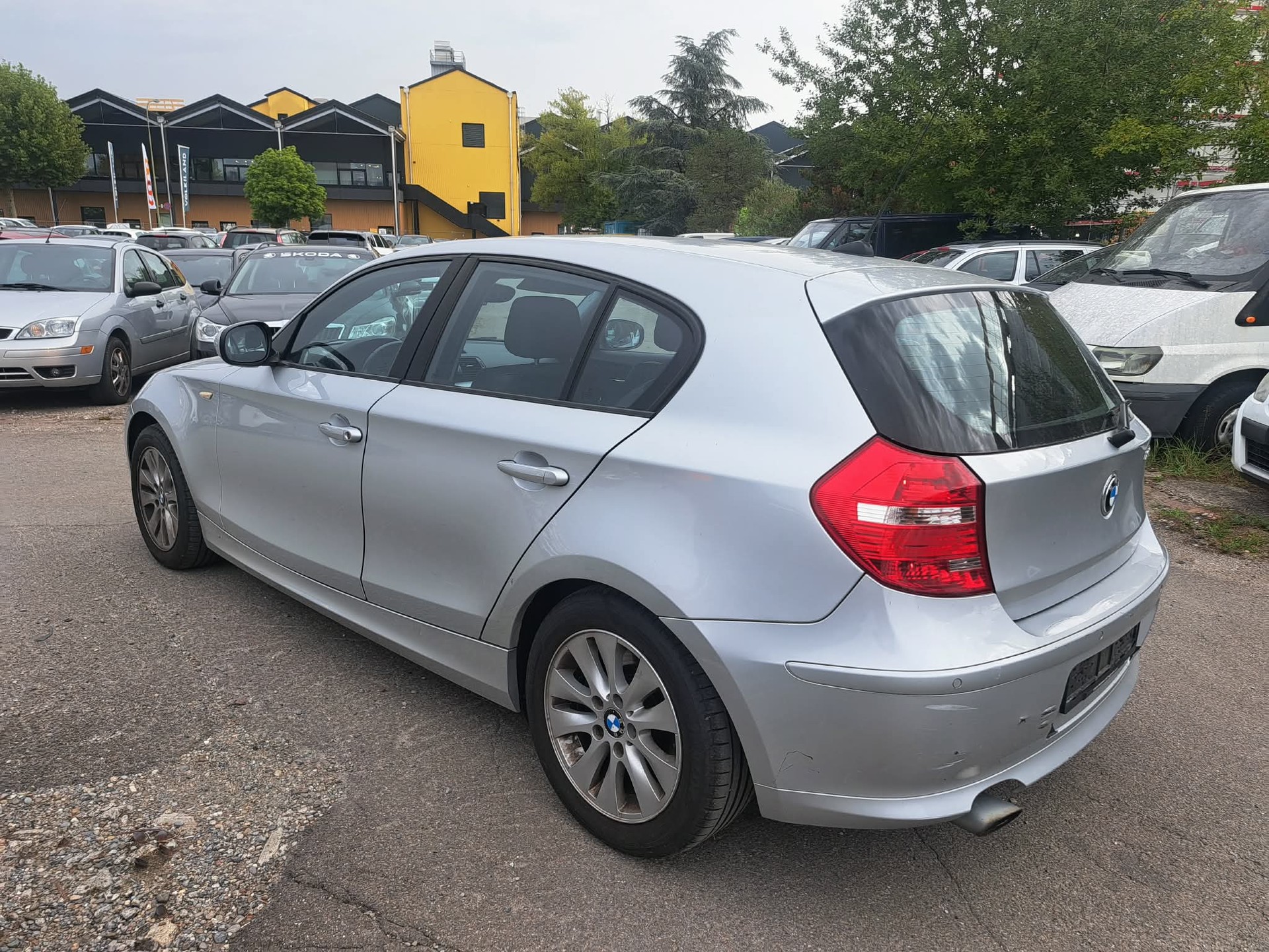 BMW 120d Dynamic Edition-image-4