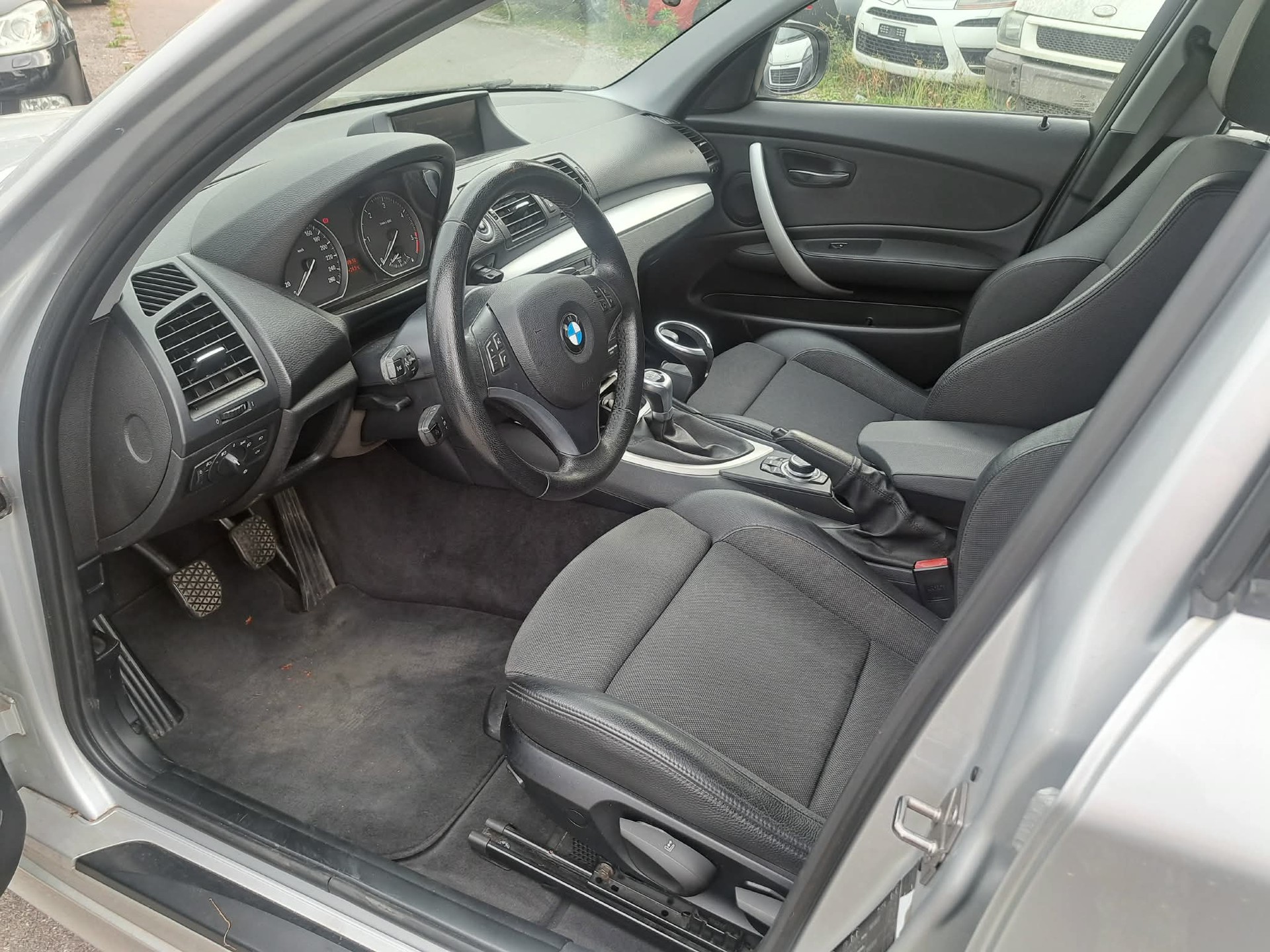 BMW 120d Dynamic Edition-image-8