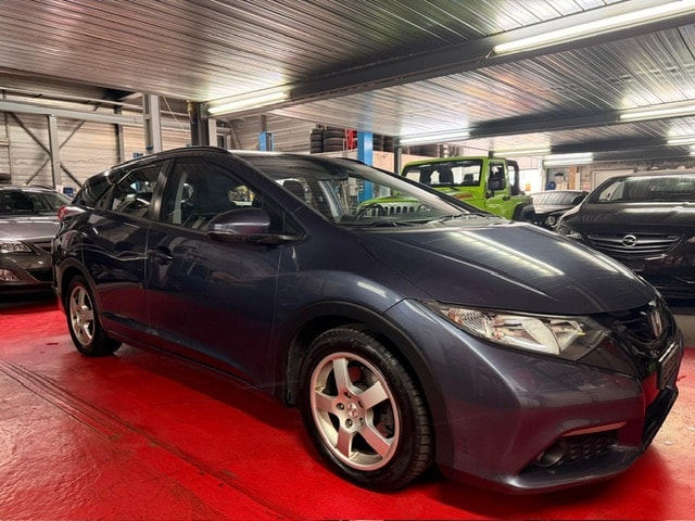 HONDA Civic 1.6 i-DTEC Elegance Tourer-image-15