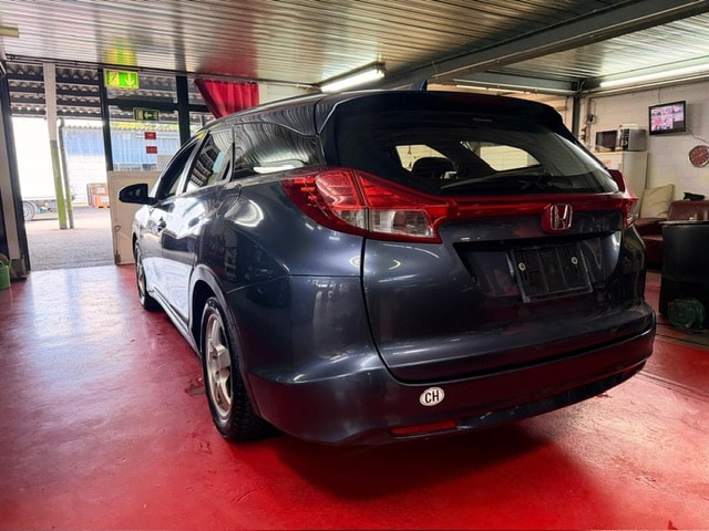 HONDA Civic 1.6 i-DTEC Elegance Tourer-image-10