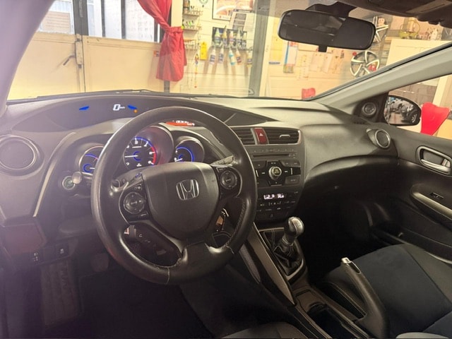 HONDA Civic 1.6 i-DTEC Elegance Tourer-image-2