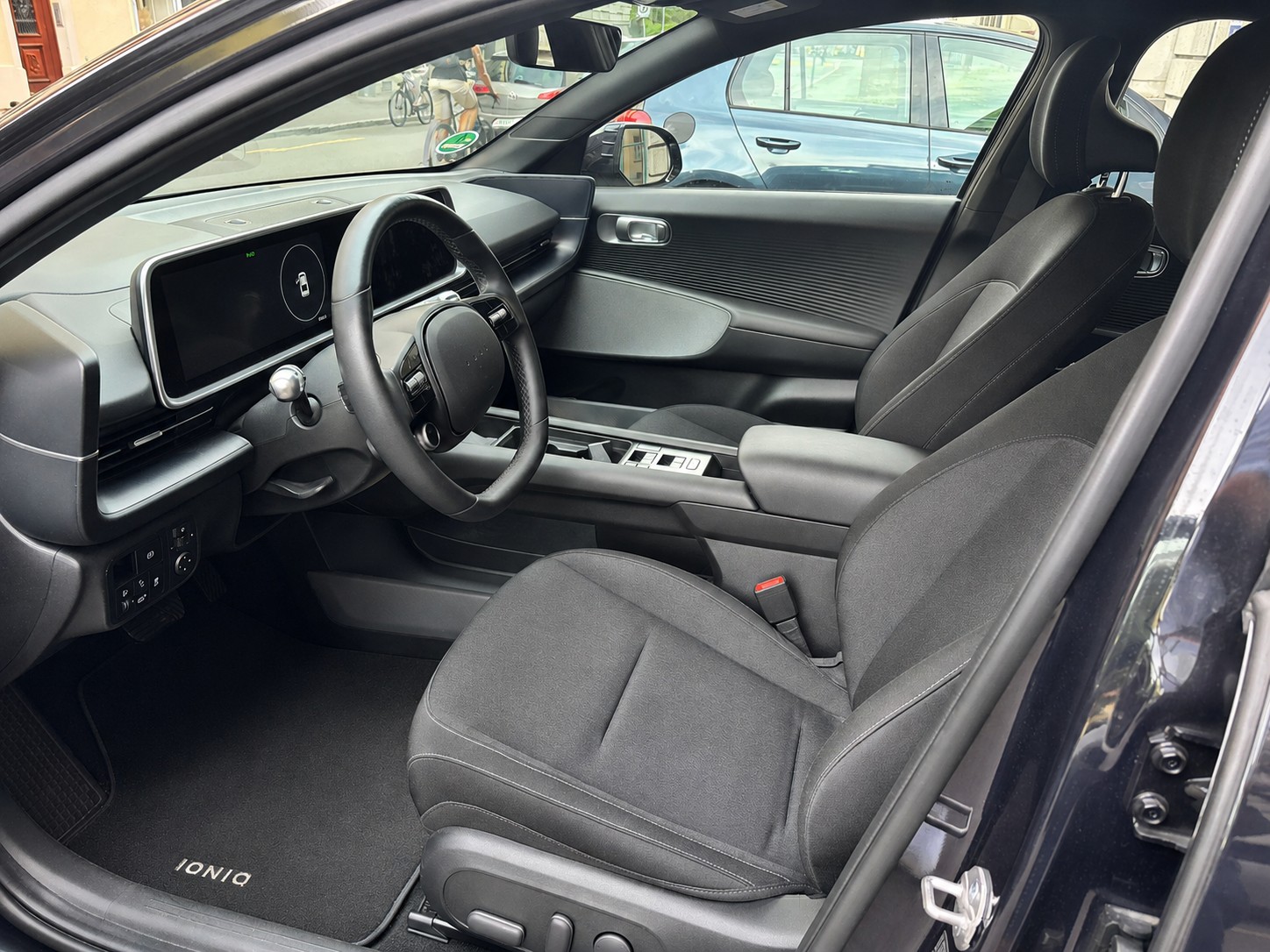 HYUNDAI Ioniq 6 EV Premium-image-4