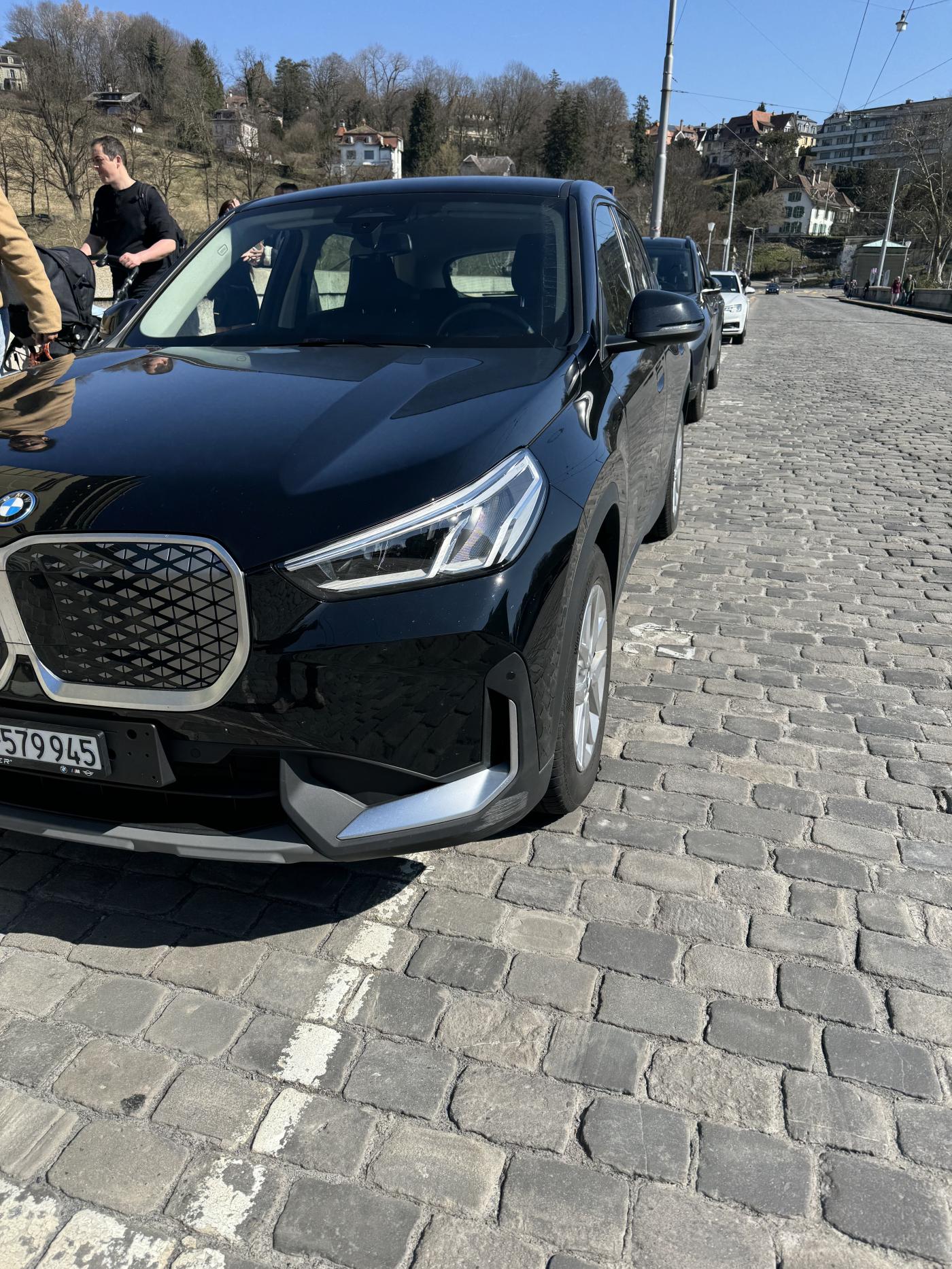 BMW iX1 eDrive 20-image-1