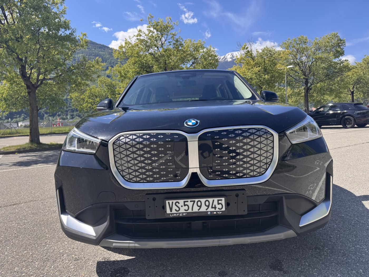 BMW iX1 eDrive 20-image-2