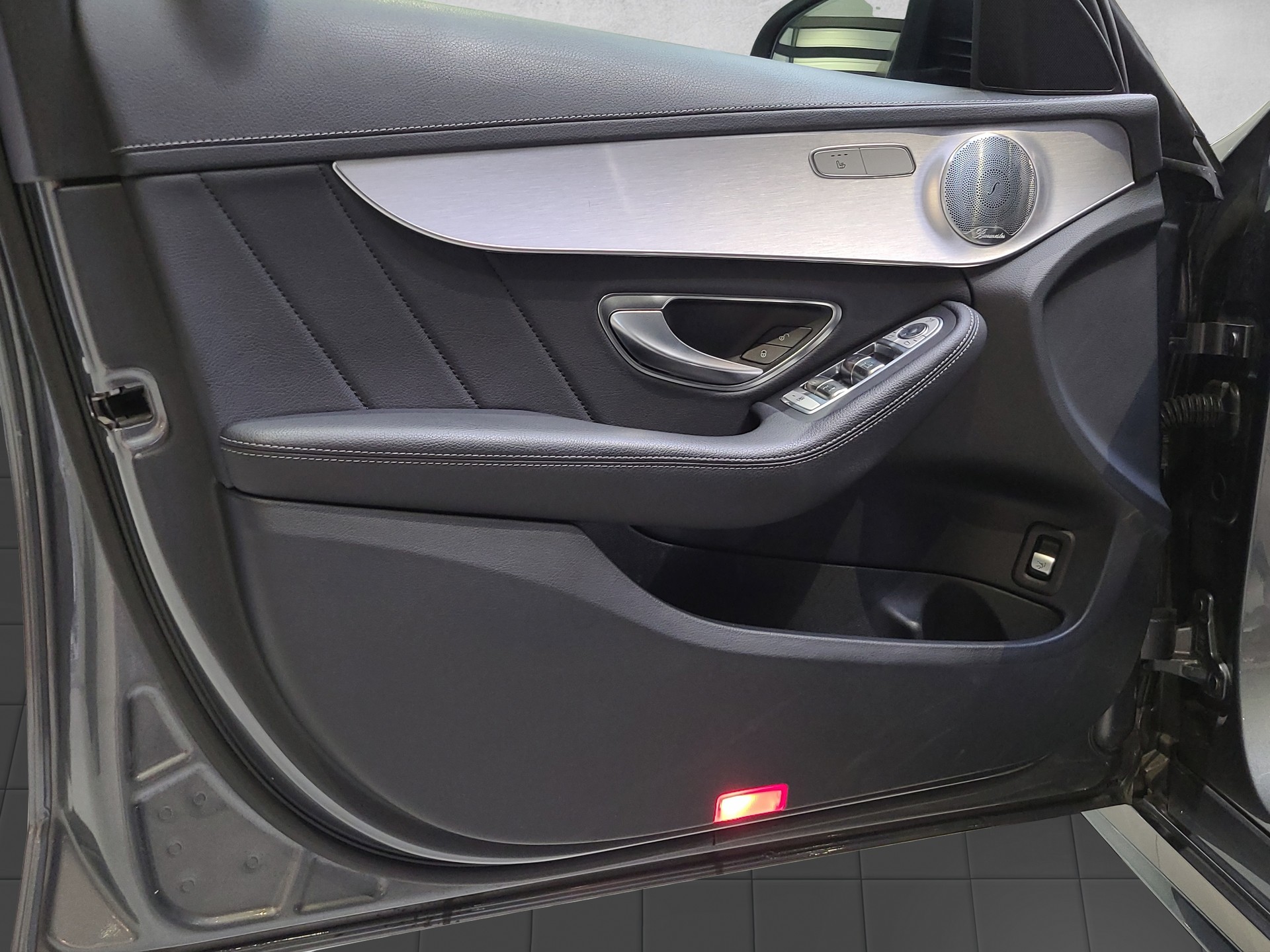 MERCEDES-BENZ C 220 d AMG Line 4matic-image-8