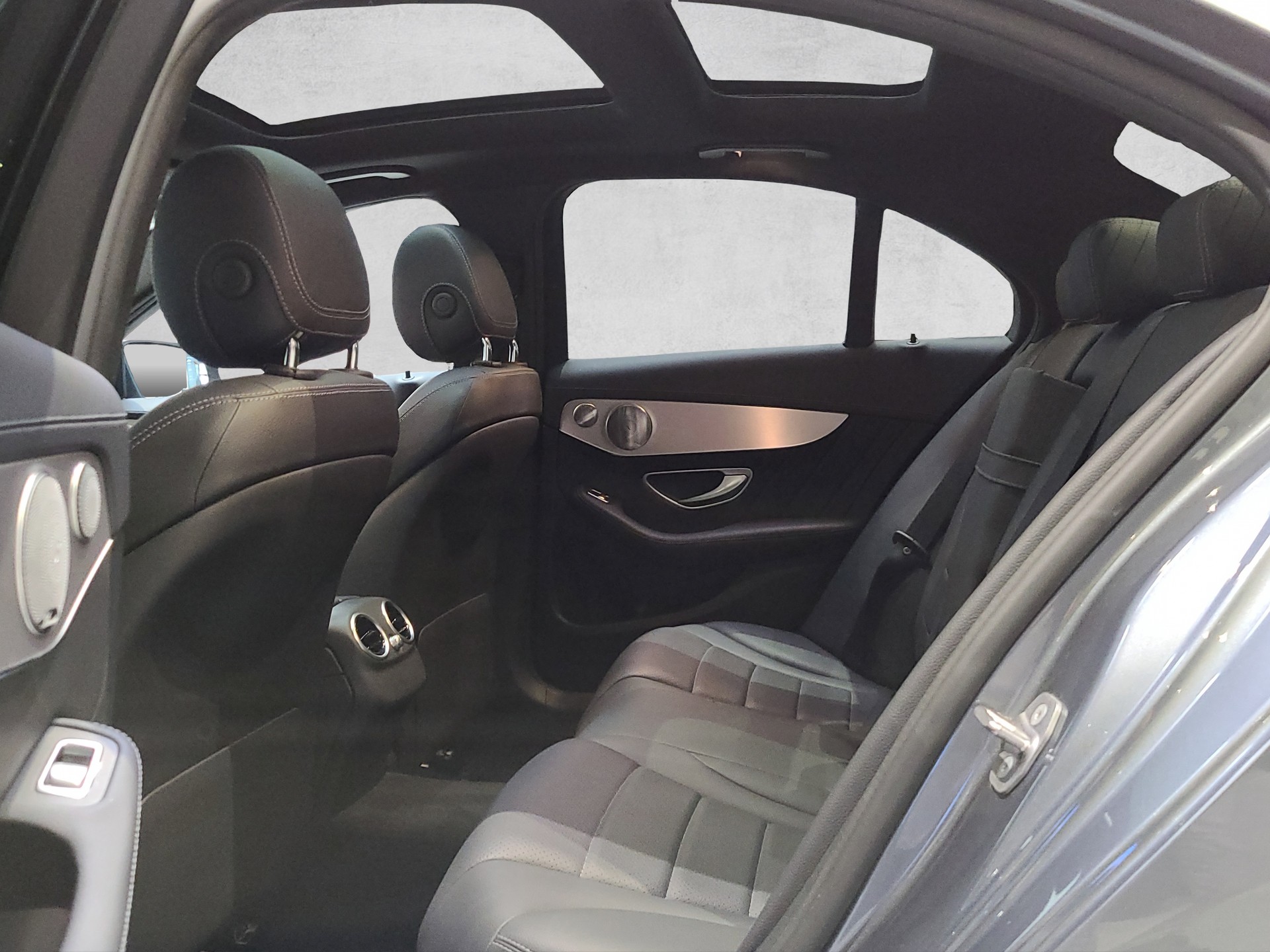 MERCEDES-BENZ C 220 d AMG Line 4matic-image-12