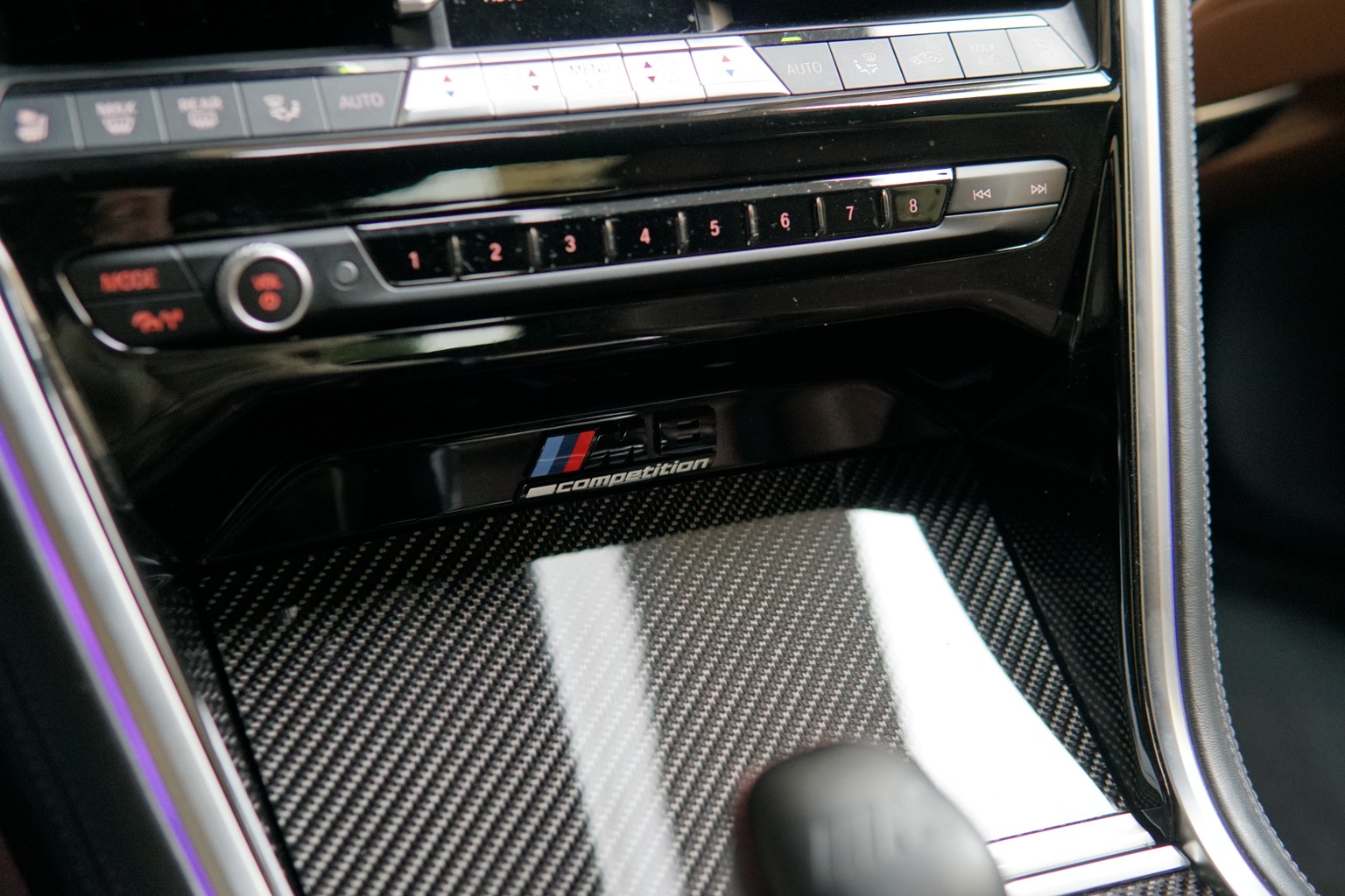 BMW M8 xDrive M Competition Steptronic-image-15