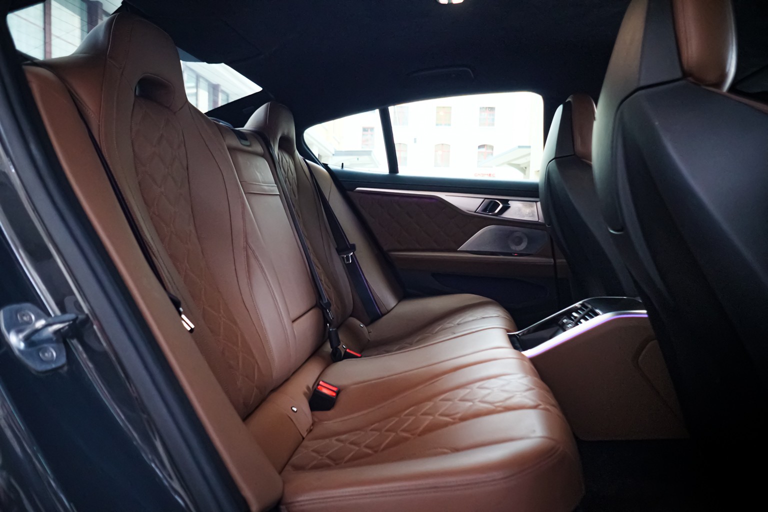 BMW M8 xDrive M Competition Steptronic-image-12