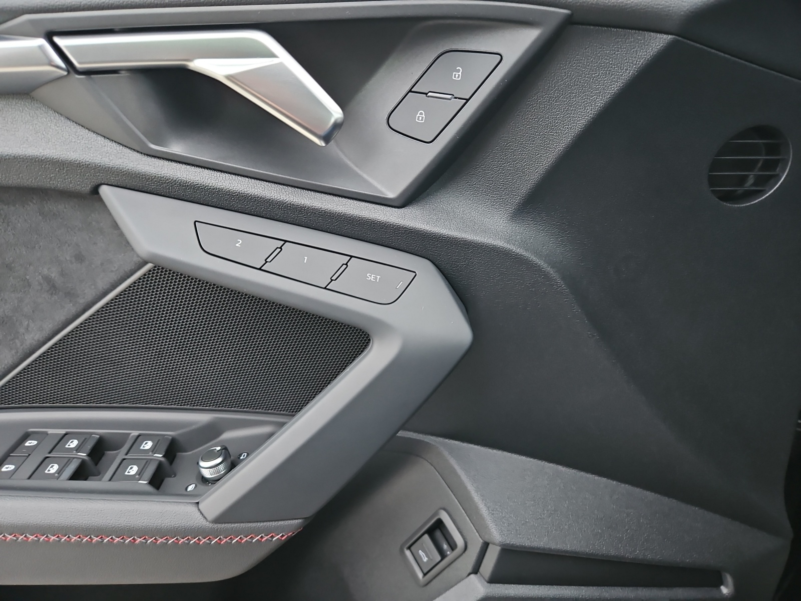 AUDI A3 Sportback 40 TFSI S line quattro S-tronic-image-18