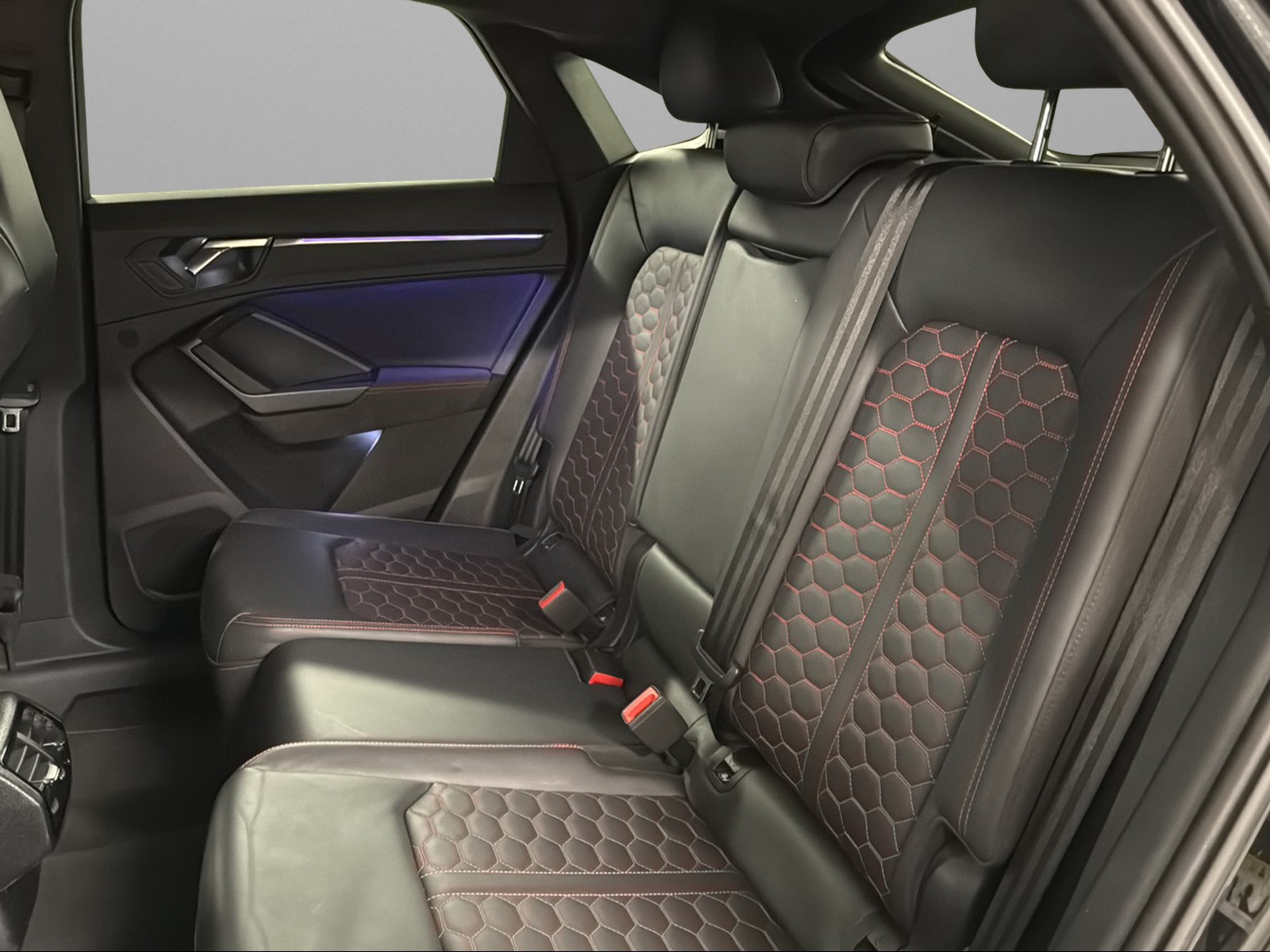 AUDI RS Q3 Sportback quattro S tronic-image-21