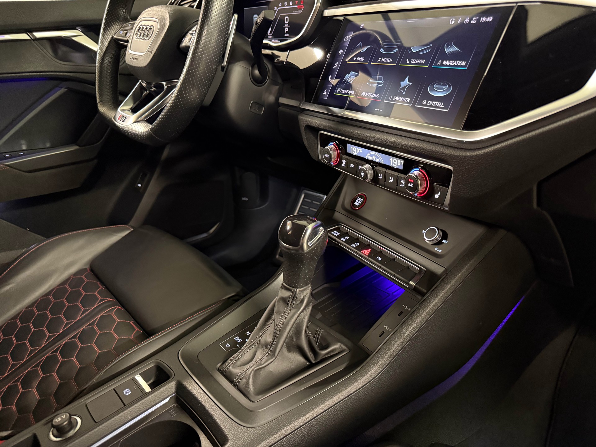 AUDI RS Q3 Sportback quattro S tronic-image-19
