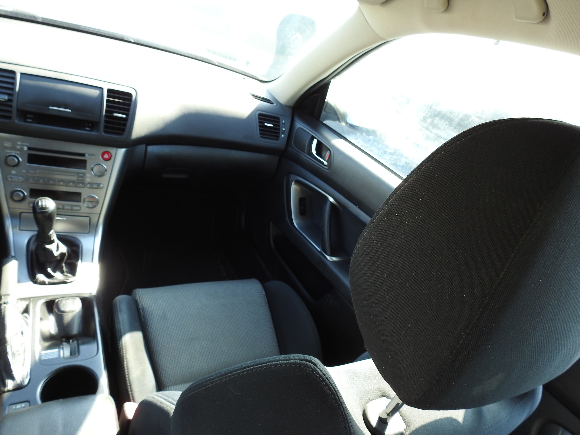 SUBARU Legacy 2.0i AWD Swiss-image-17