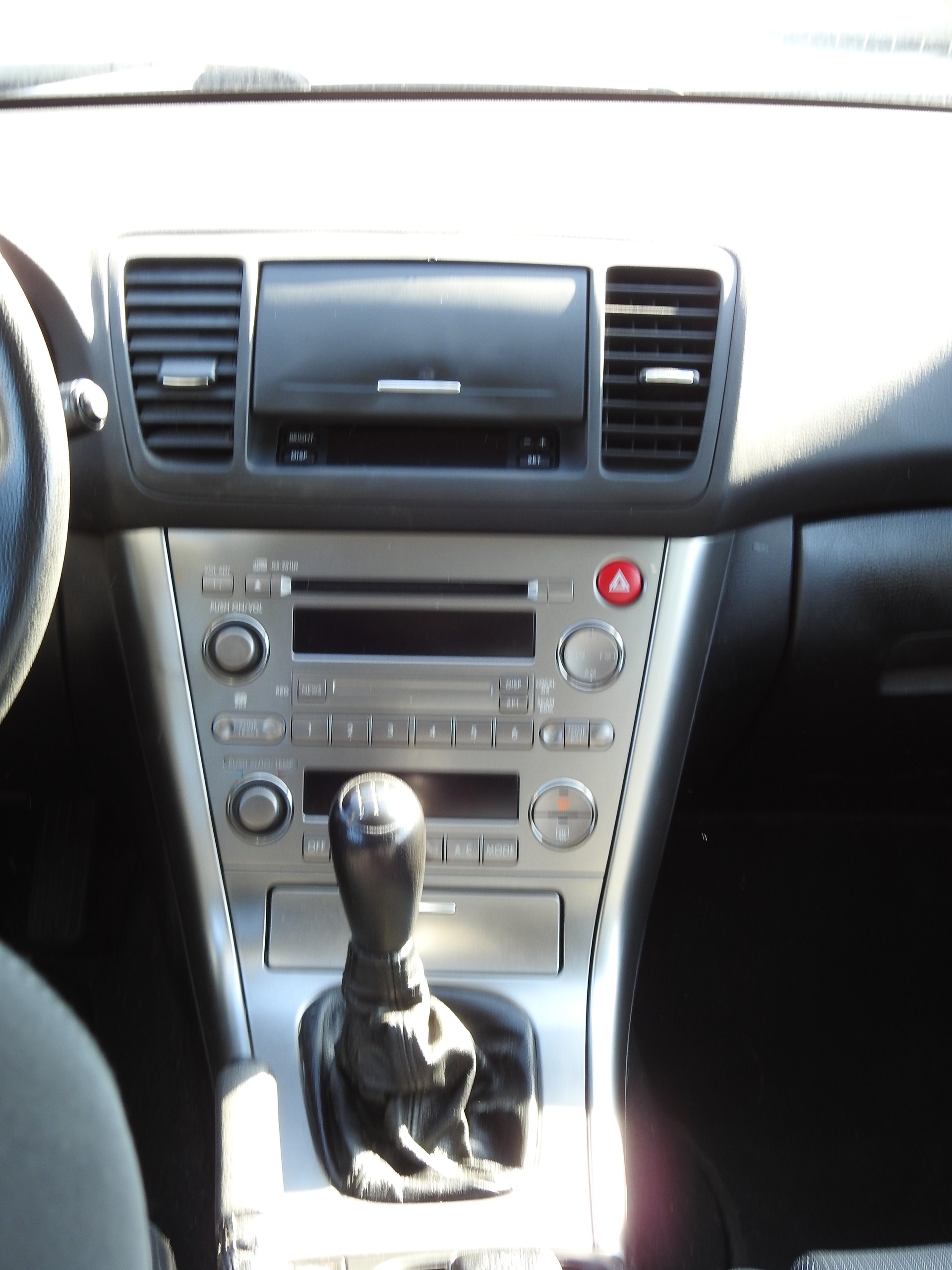 SUBARU Legacy 2.0i AWD Swiss-image-16