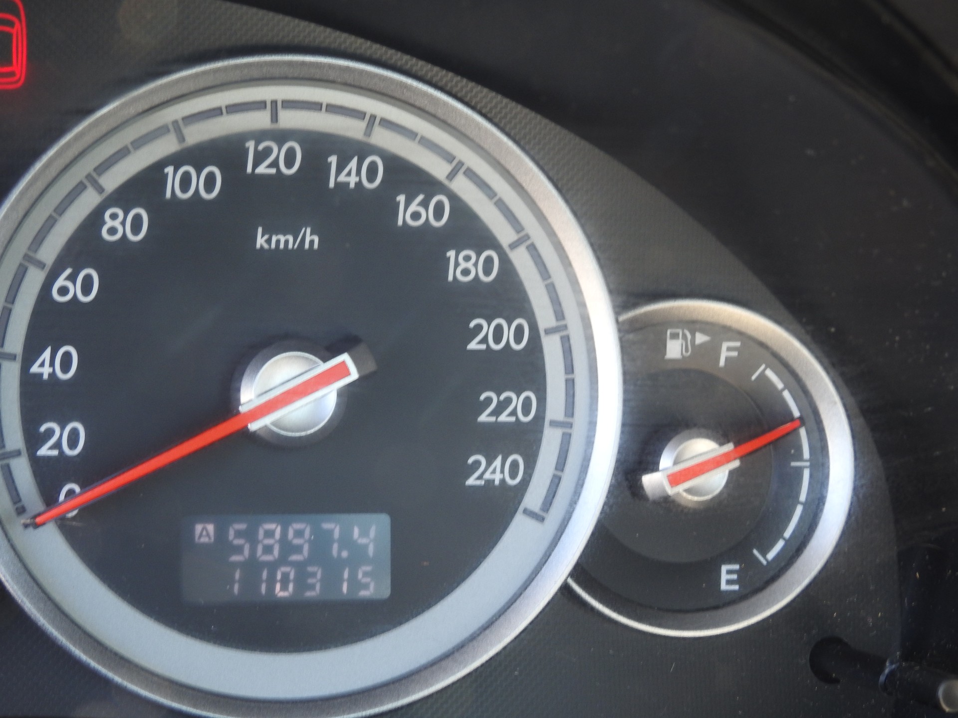 SUBARU Legacy 2.0i AWD Swiss-image-22