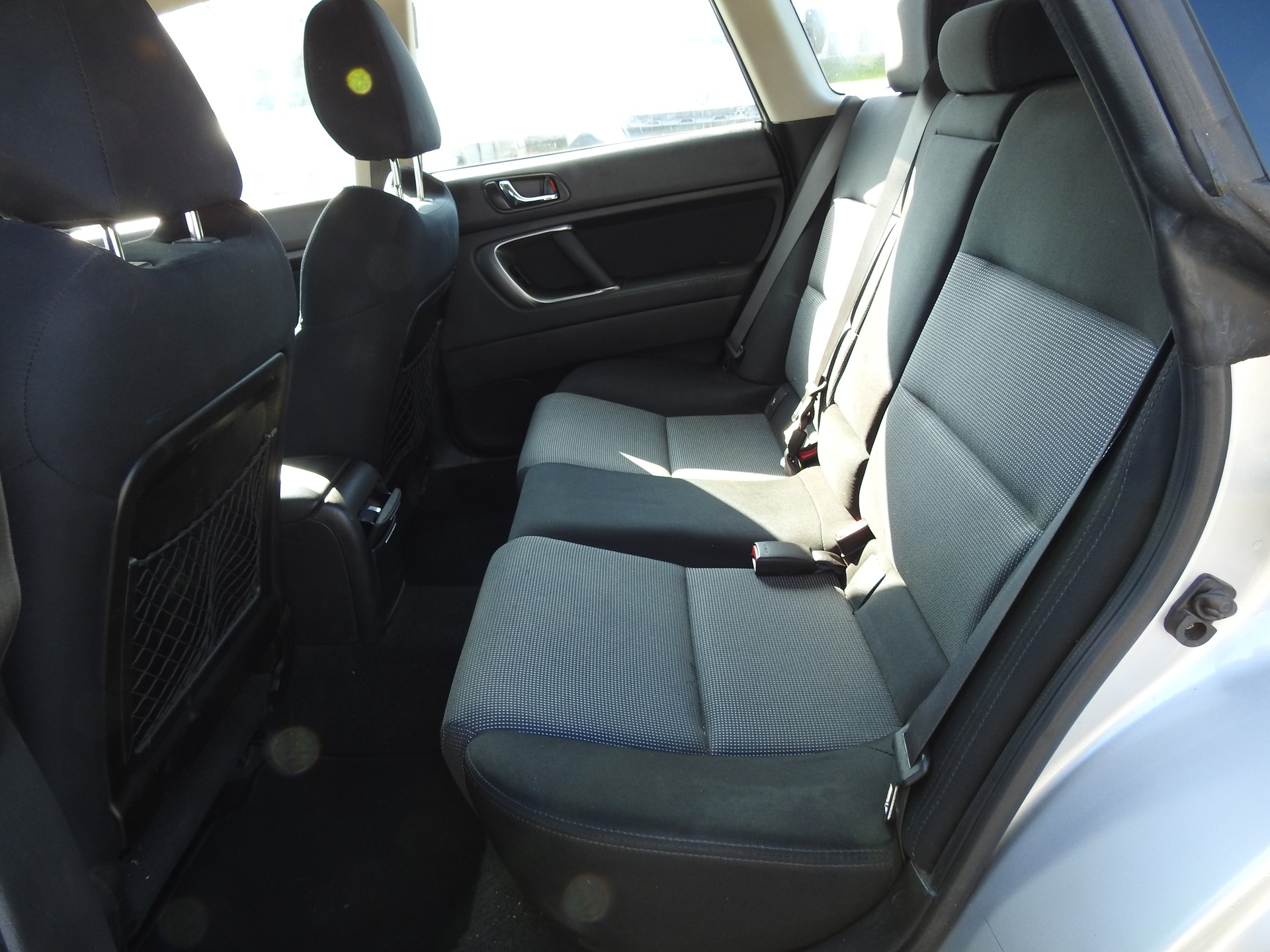 SUBARU Legacy 2.0i AWD Swiss-image-13