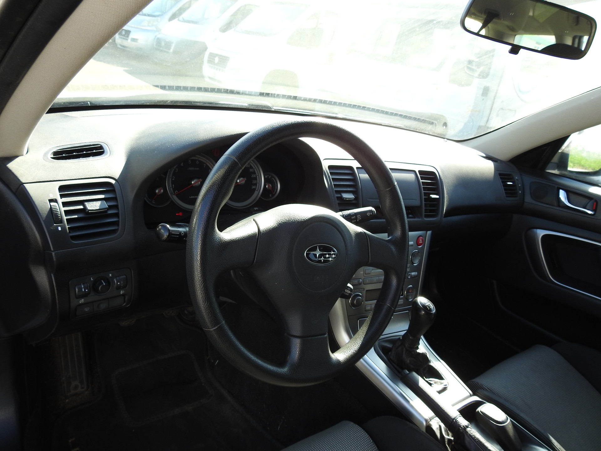 SUBARU Legacy 2.0i AWD Swiss-image-11