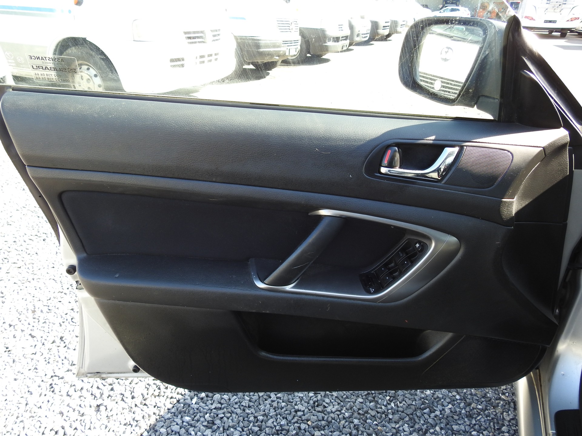 SUBARU Legacy 2.0i AWD Swiss-image-10