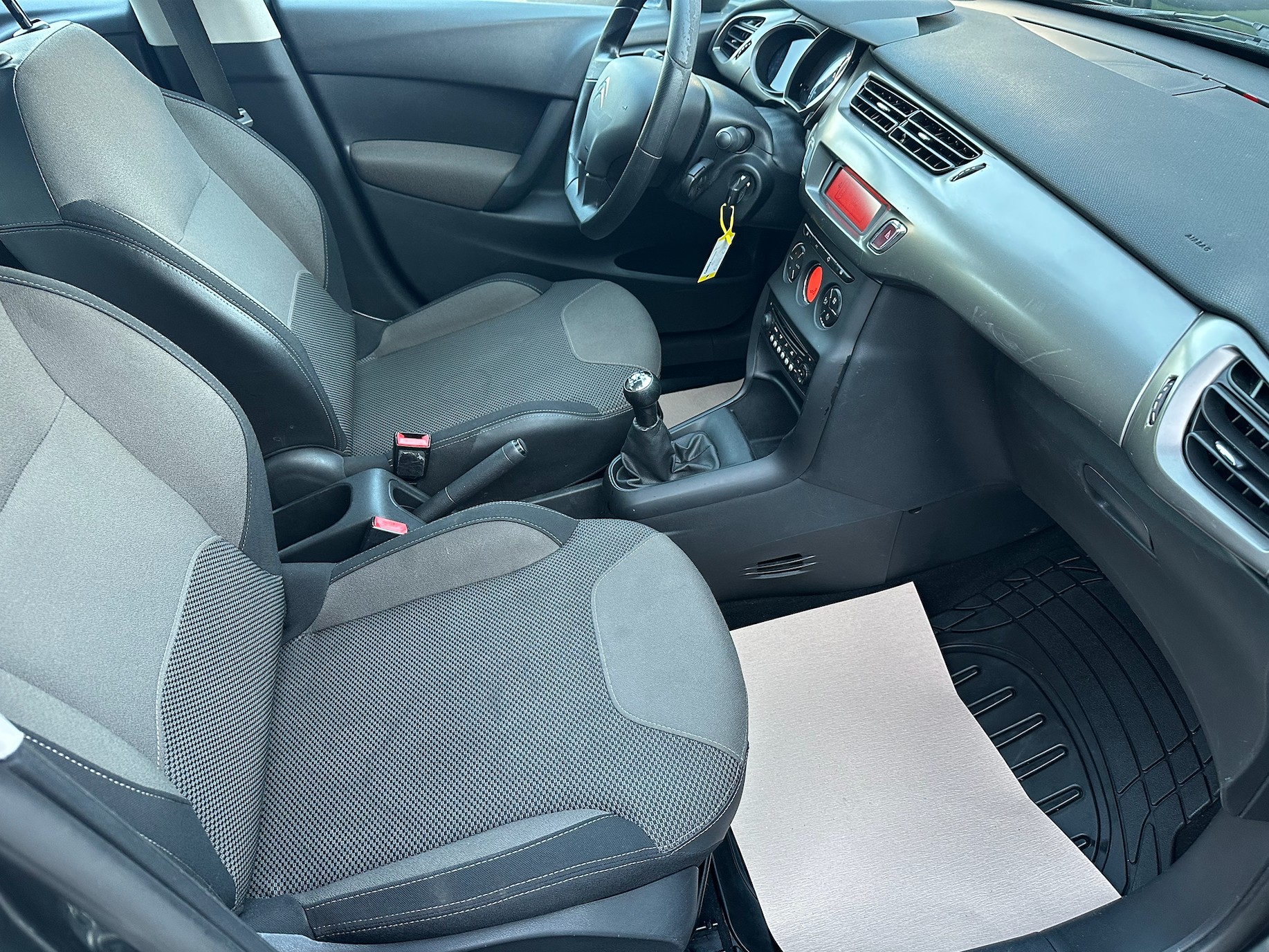 CITROEN C3 1.2i Exclusive-image-12
