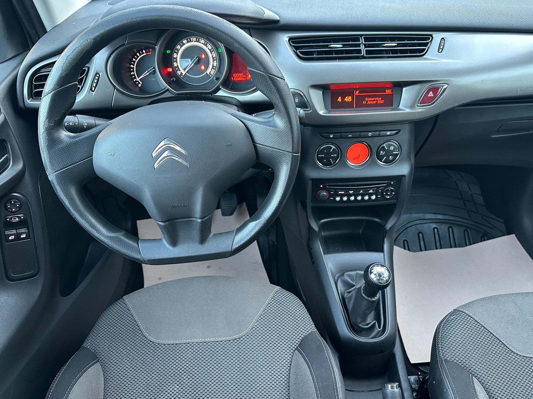 CITROEN C3 1.2i Exclusive-image-8