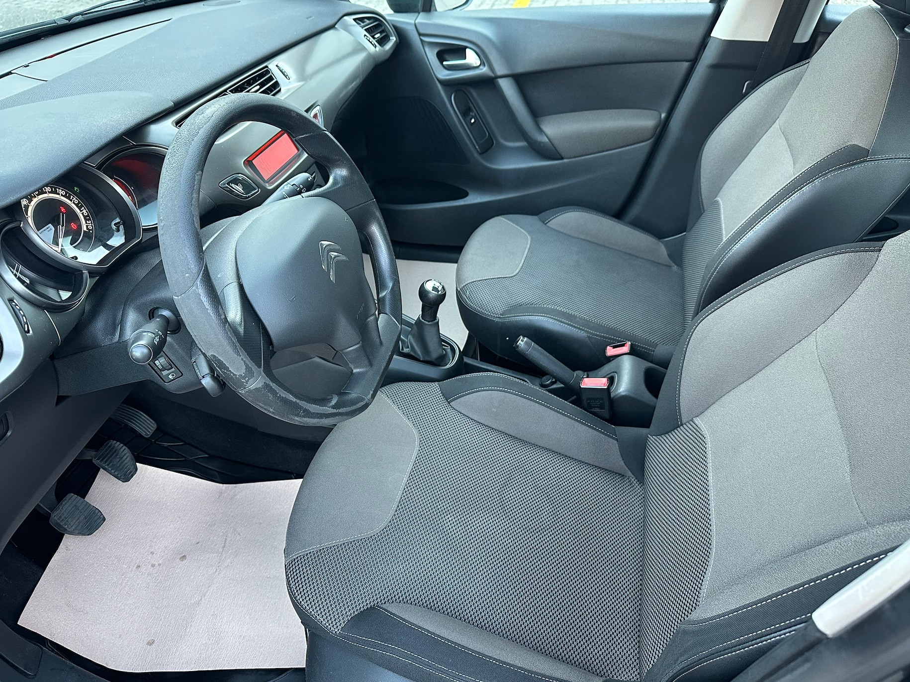 CITROEN C3 1.2i Exclusive-image-11