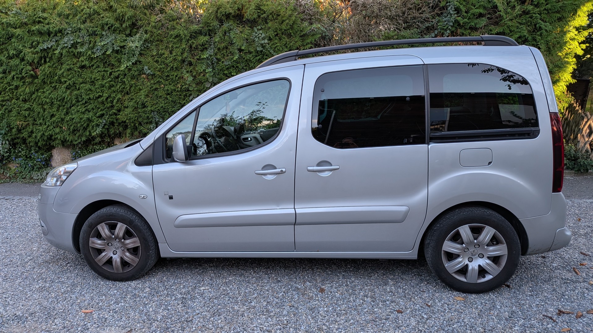 PEUGEOT 1.6 HDI 115 Black & Silver-image-0