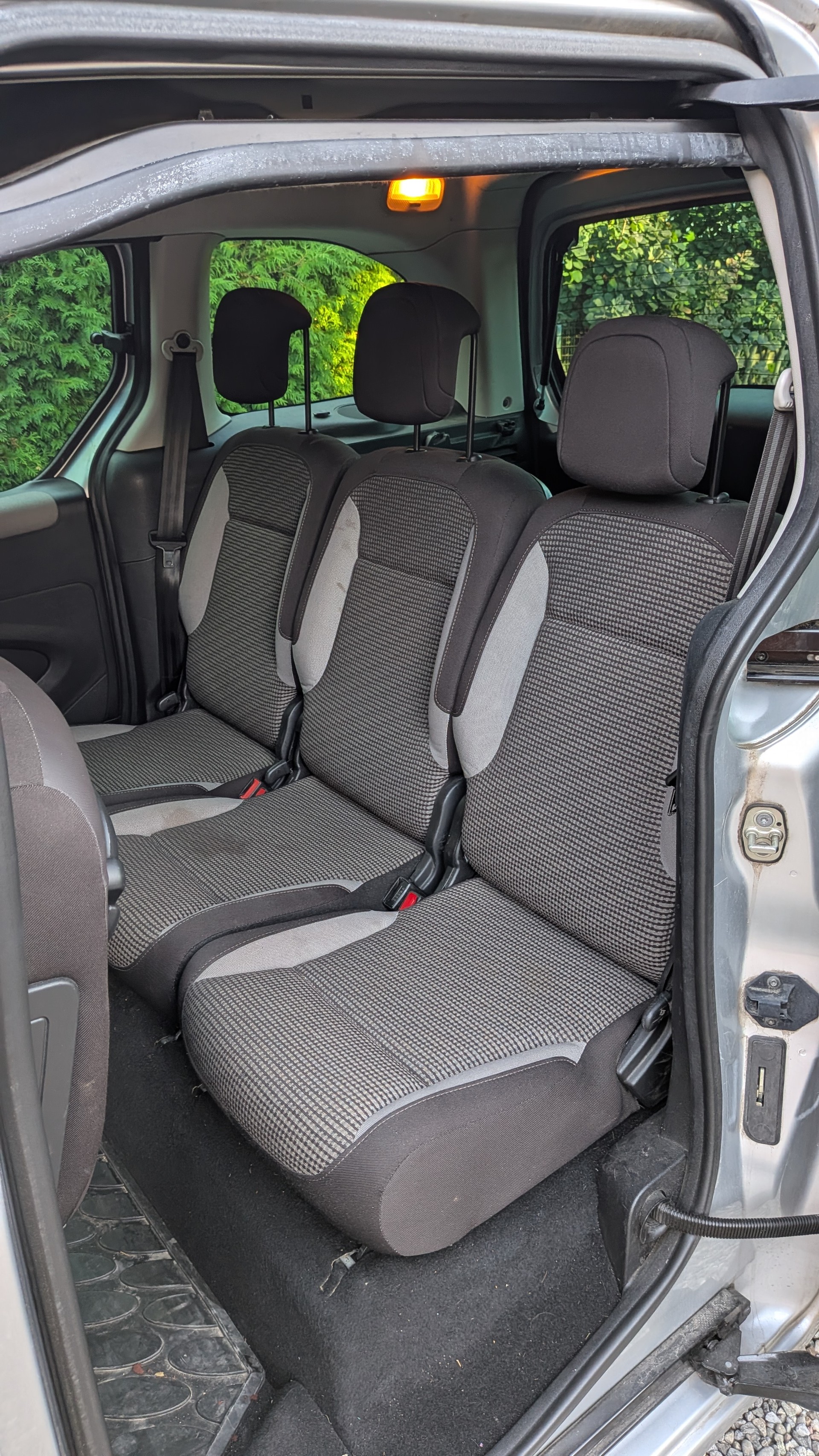 PEUGEOT 1.6 HDI 115 Black & Silver-image-2