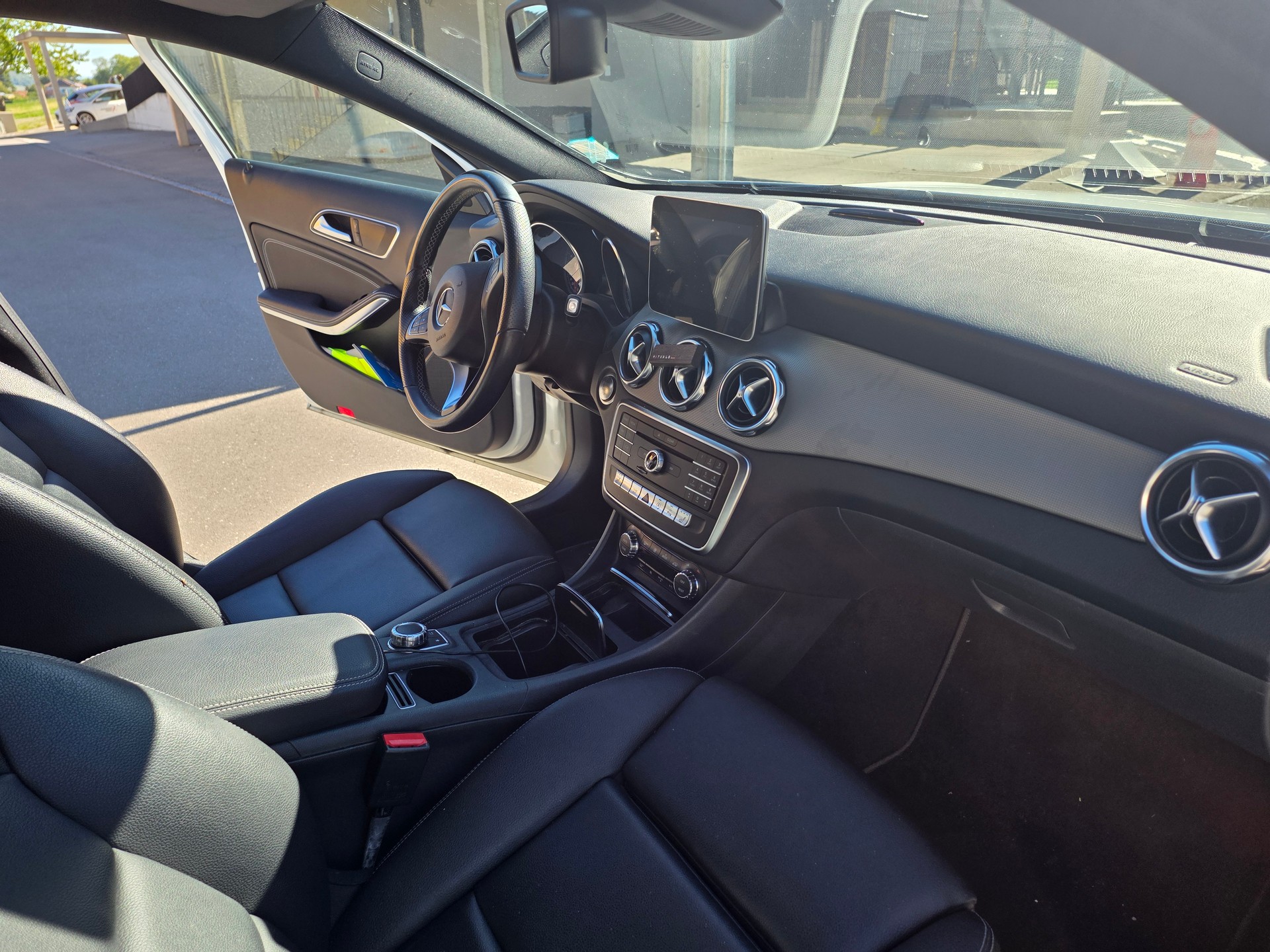 MERCEDES-BENZ GLA 200 Night Star-image-5