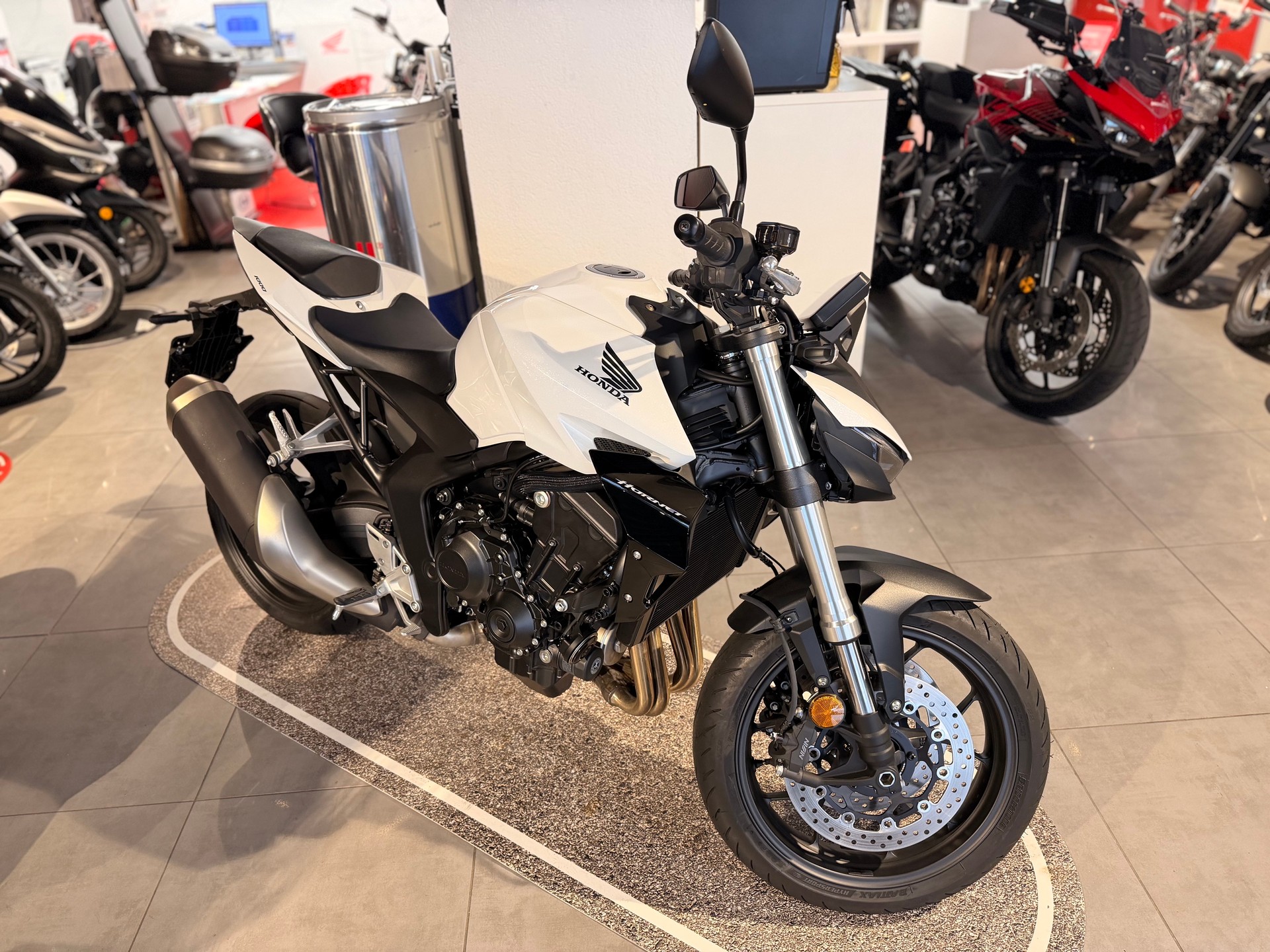 HONDA CB 1000 Hornet-showroom-element-1