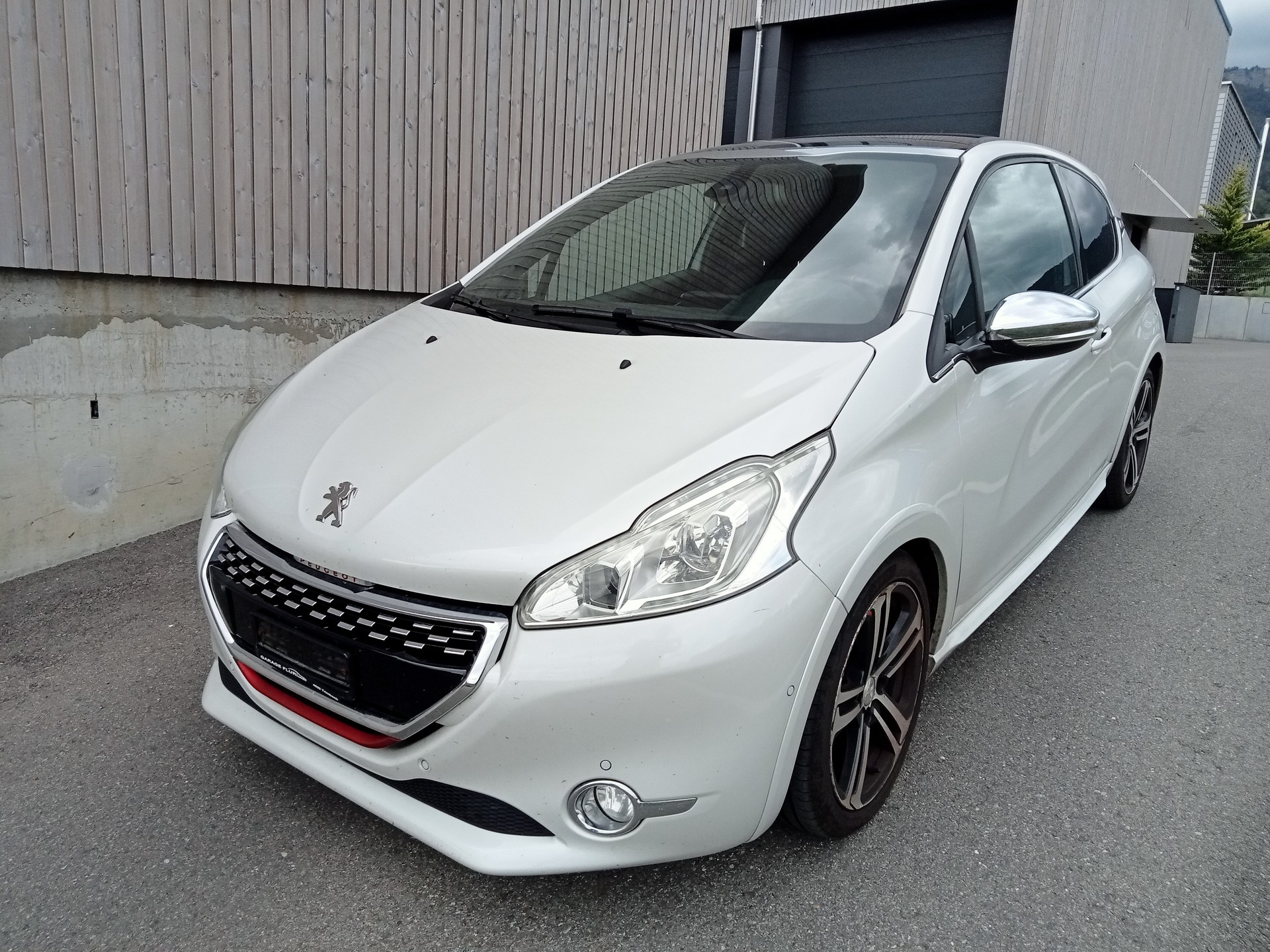 PEUGEOT 208 1.6 Turbo GTi-image-2